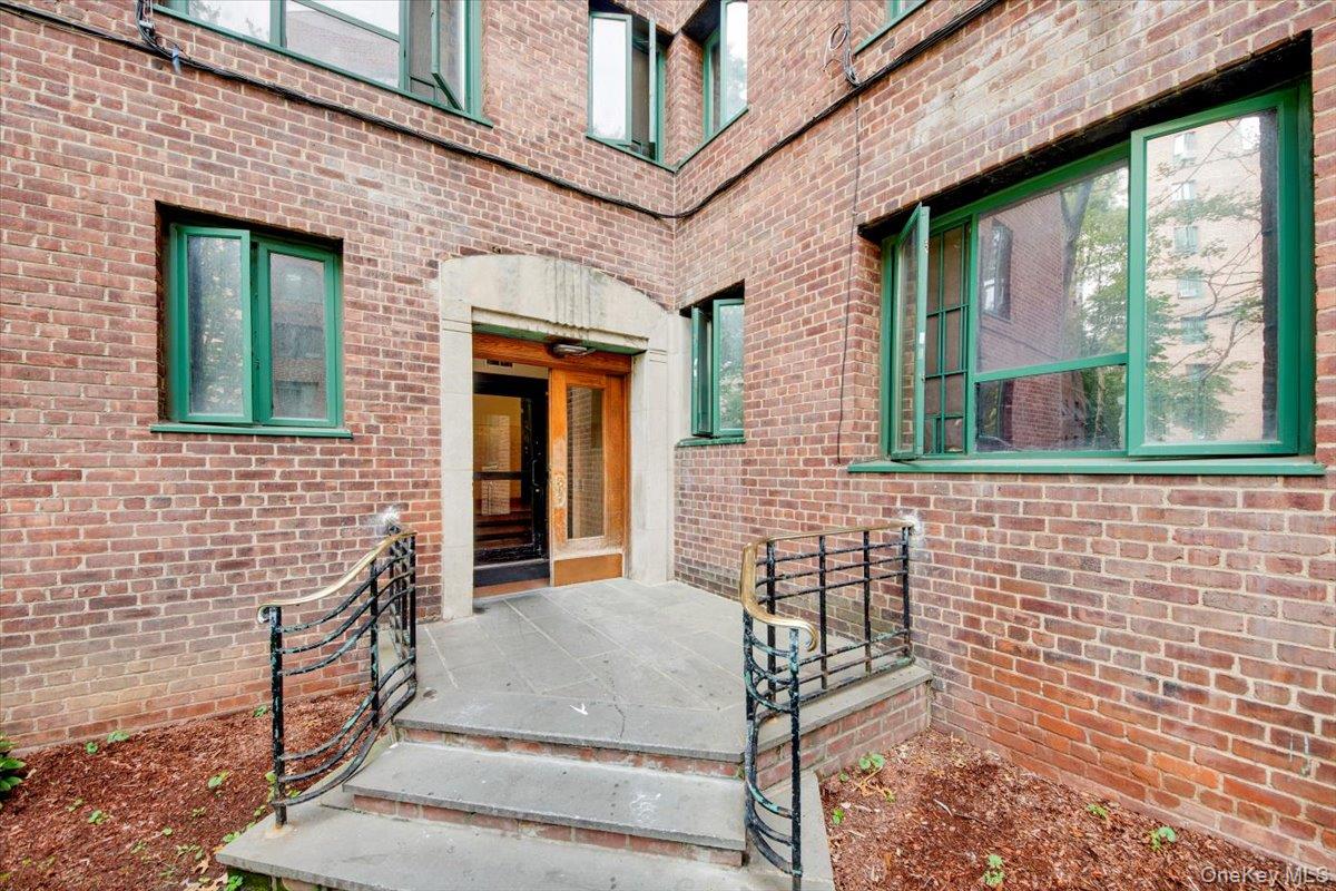 1651 Metropolitan Avenue # 3E, Bronx, NY 10462