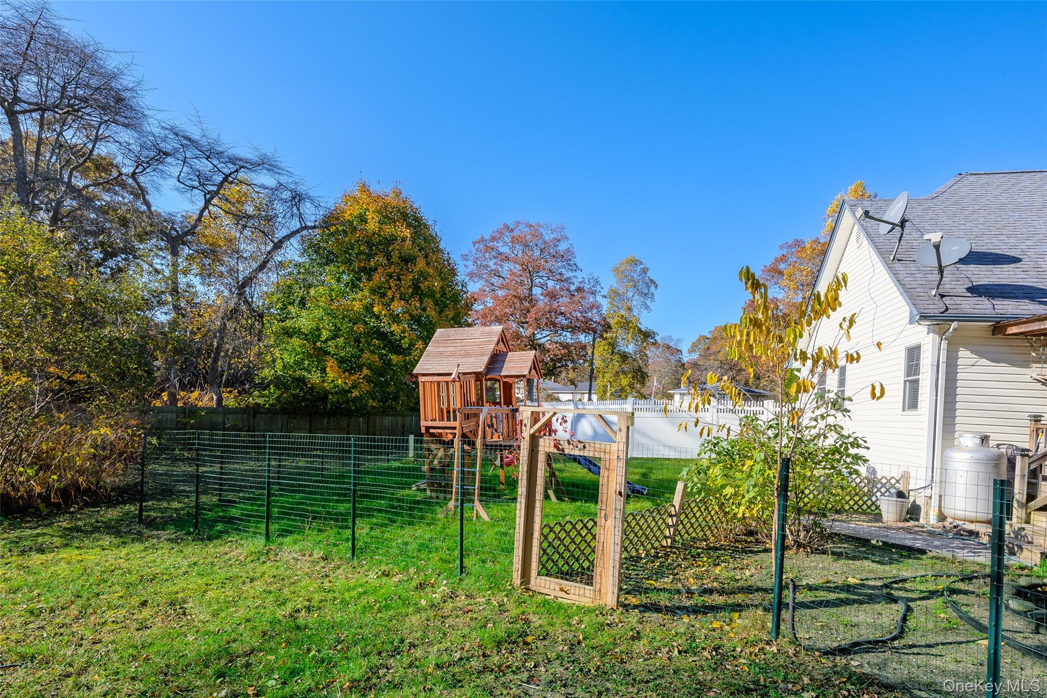 20 Tulip Court, Moriches, NY 11955