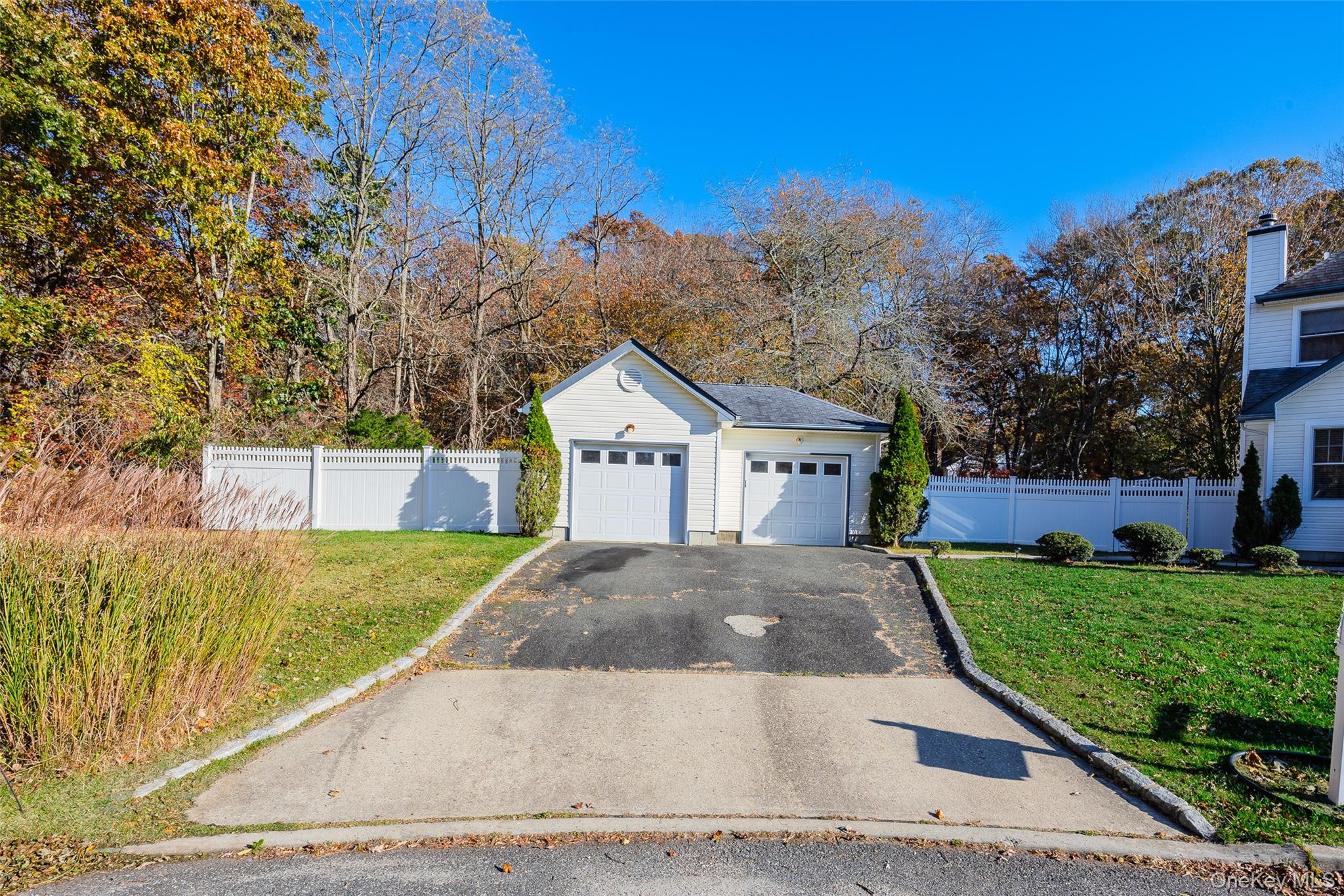 20 Tulip Court, Moriches, NY 11955