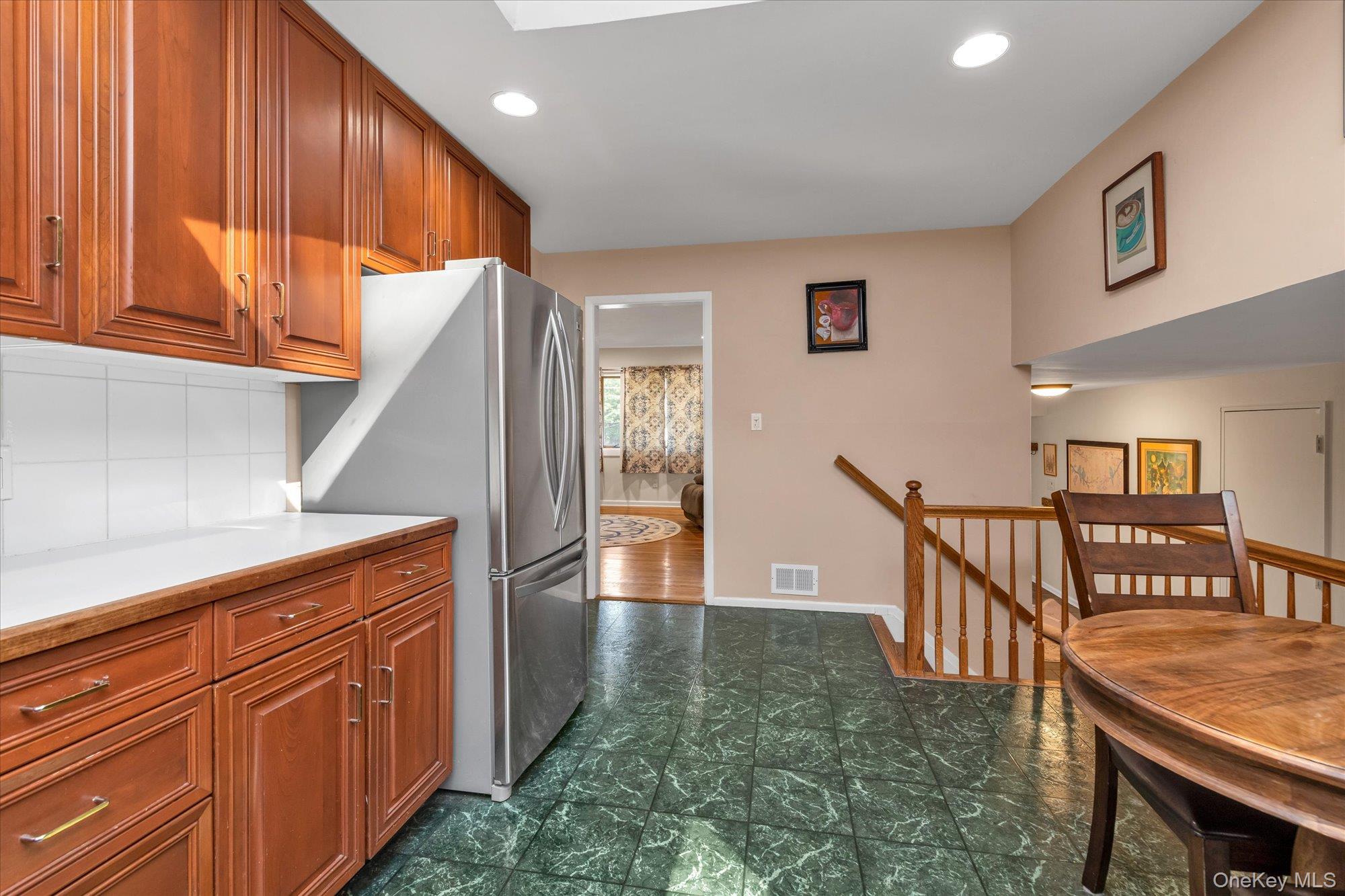 8 Monett Place, Greenlawn, NY 11740