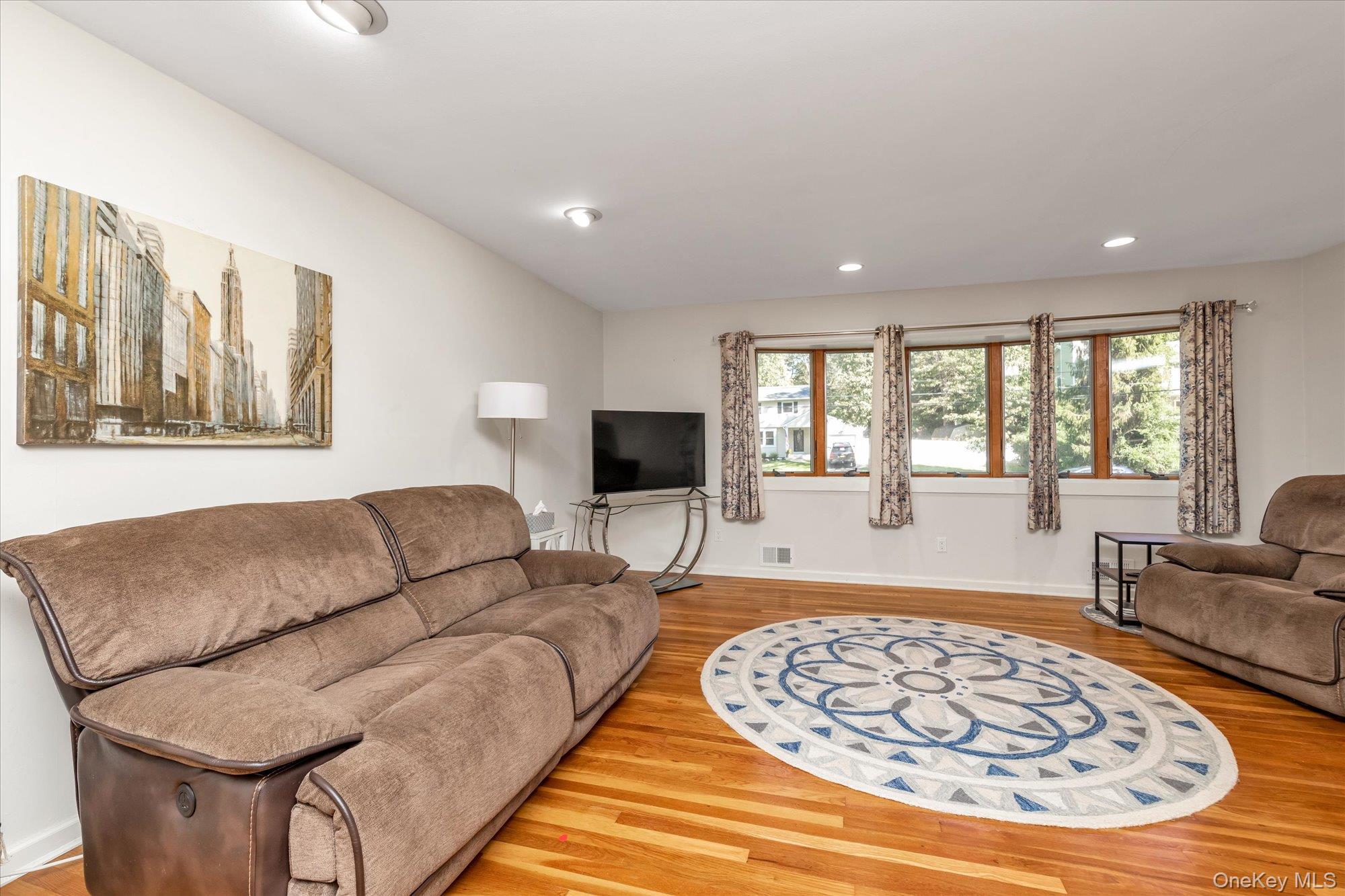 8 Monett Place, Greenlawn, NY 11740