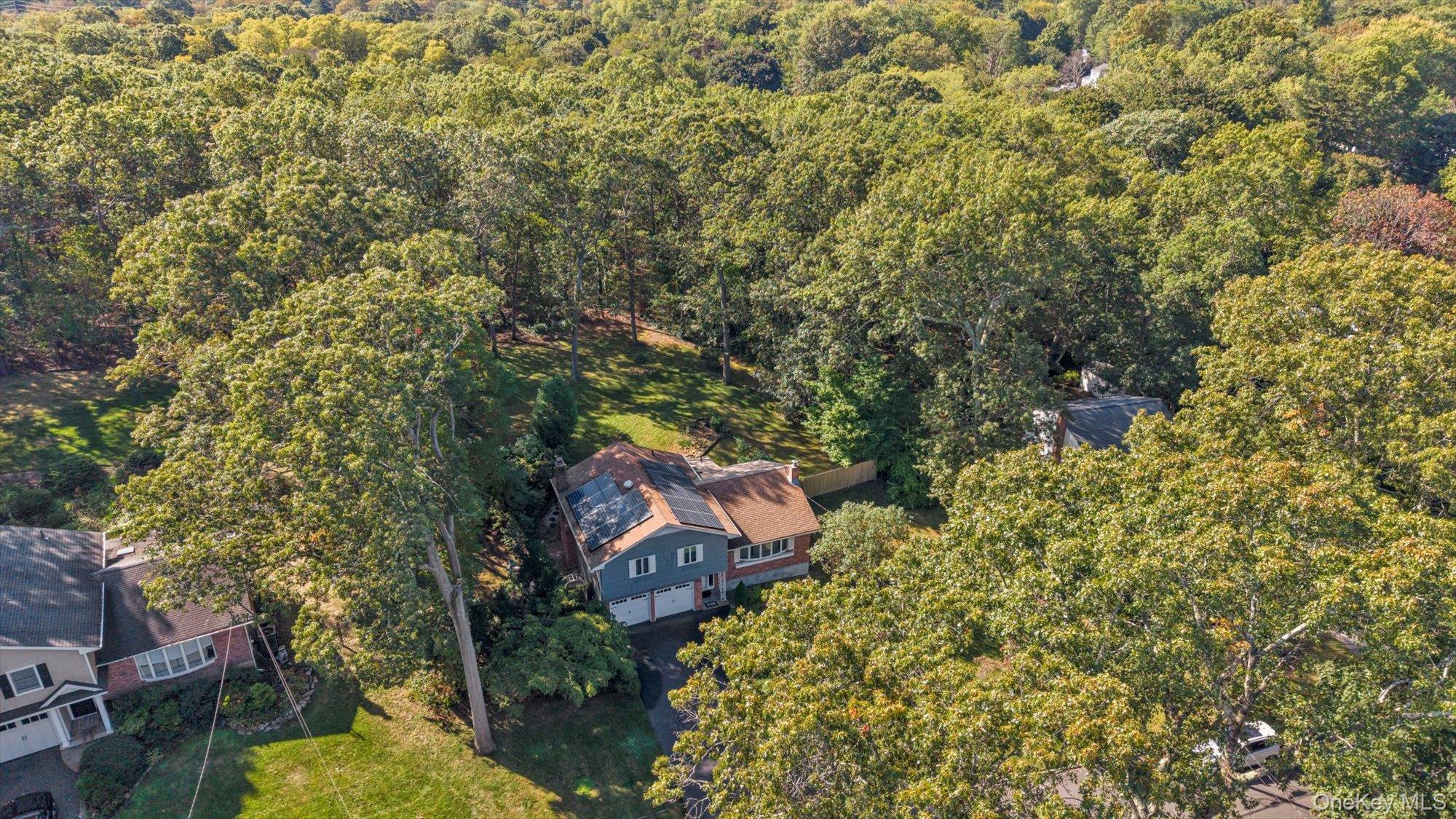 8 Monett Place, Greenlawn, NY 11740