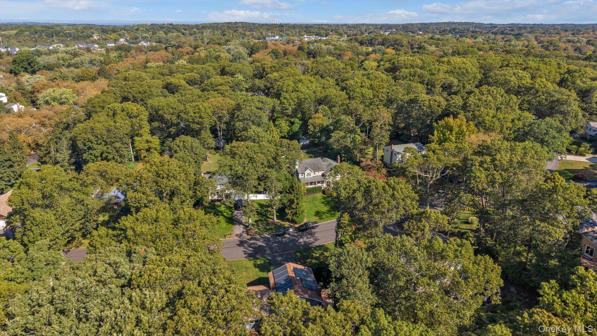 8 Monett Place, Greenlawn, NY 11740