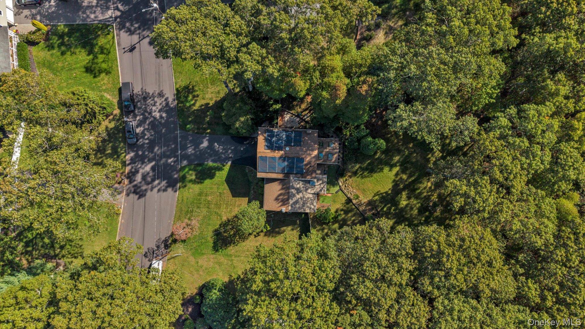 8 Monett Place, Greenlawn, NY 11740