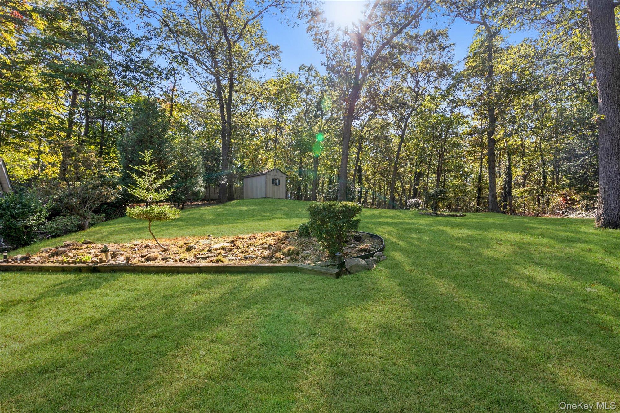 8 Monett Place, Greenlawn, NY 11740