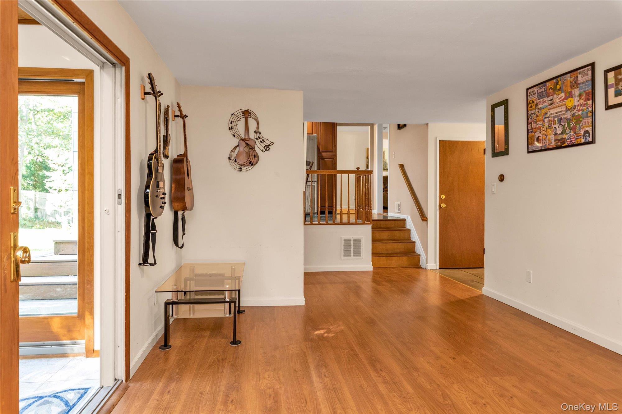 8 Monett Place, Greenlawn, NY 11740