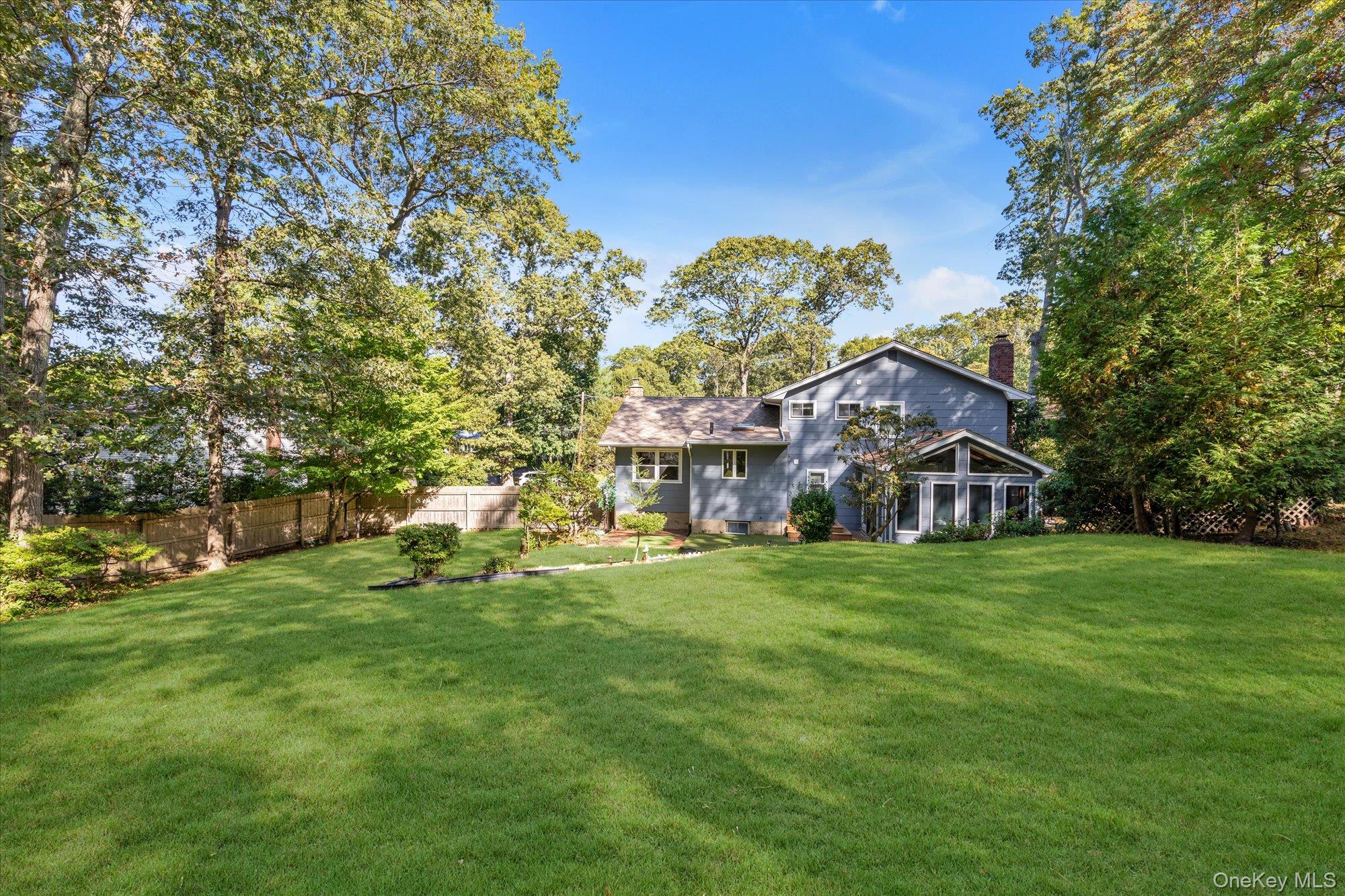 8 Monett Place, Greenlawn, NY 11740