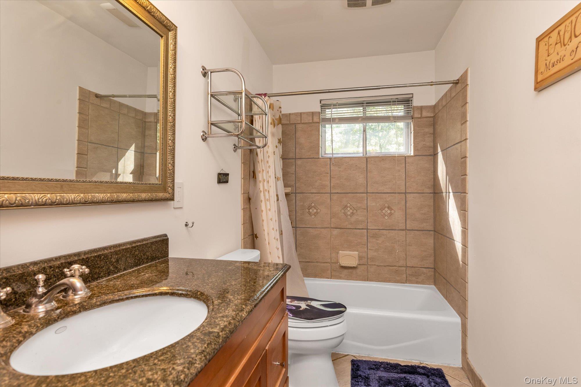 8 Monett Place, Greenlawn, NY 11740