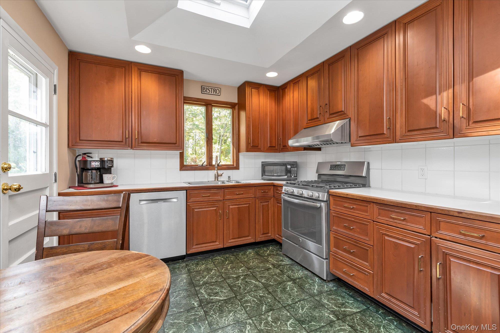 8 Monett Place, Greenlawn, NY 11740