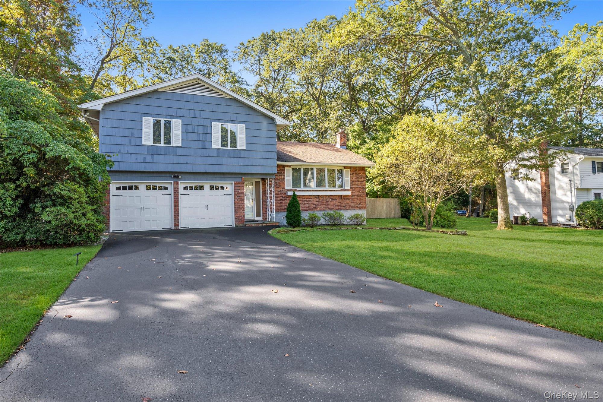 8 Monett Place, Greenlawn, NY 11740