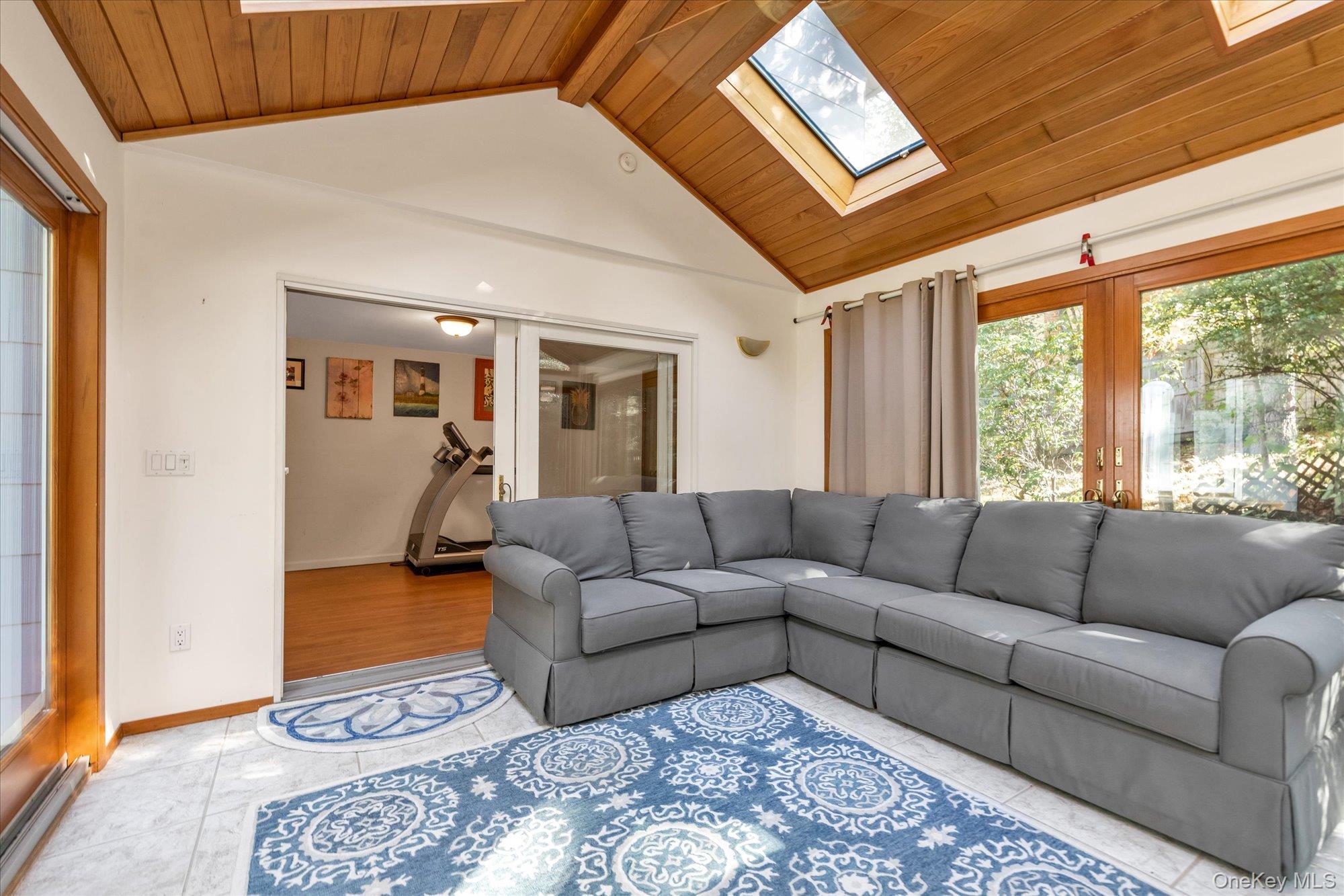 8 Monett Place, Greenlawn, NY 11740