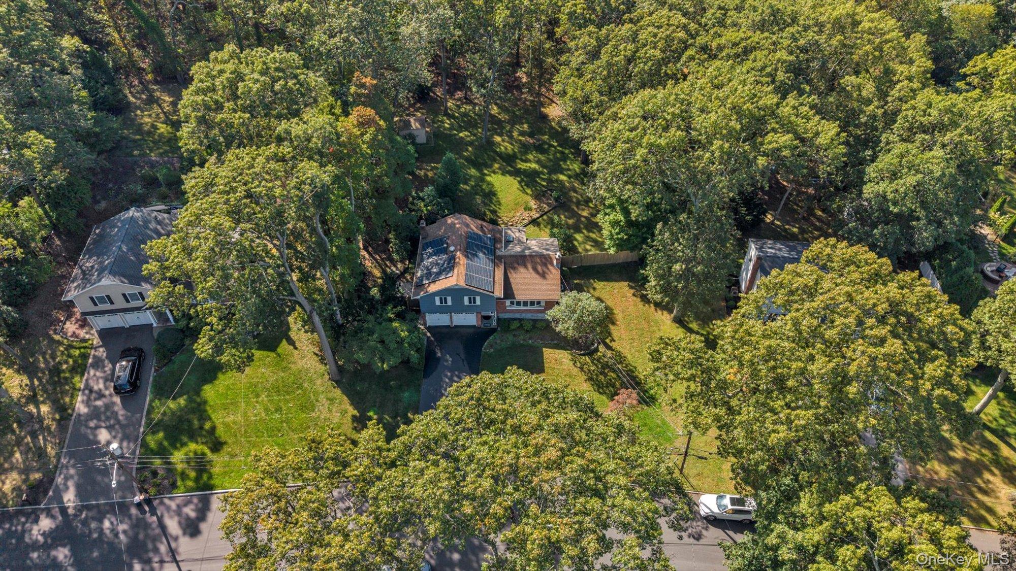 8 Monett Place, Greenlawn, NY 11740