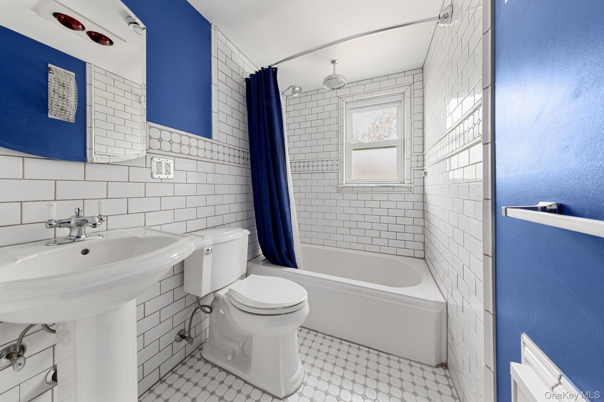 7 Washington Street, Hicksville, NY 11801