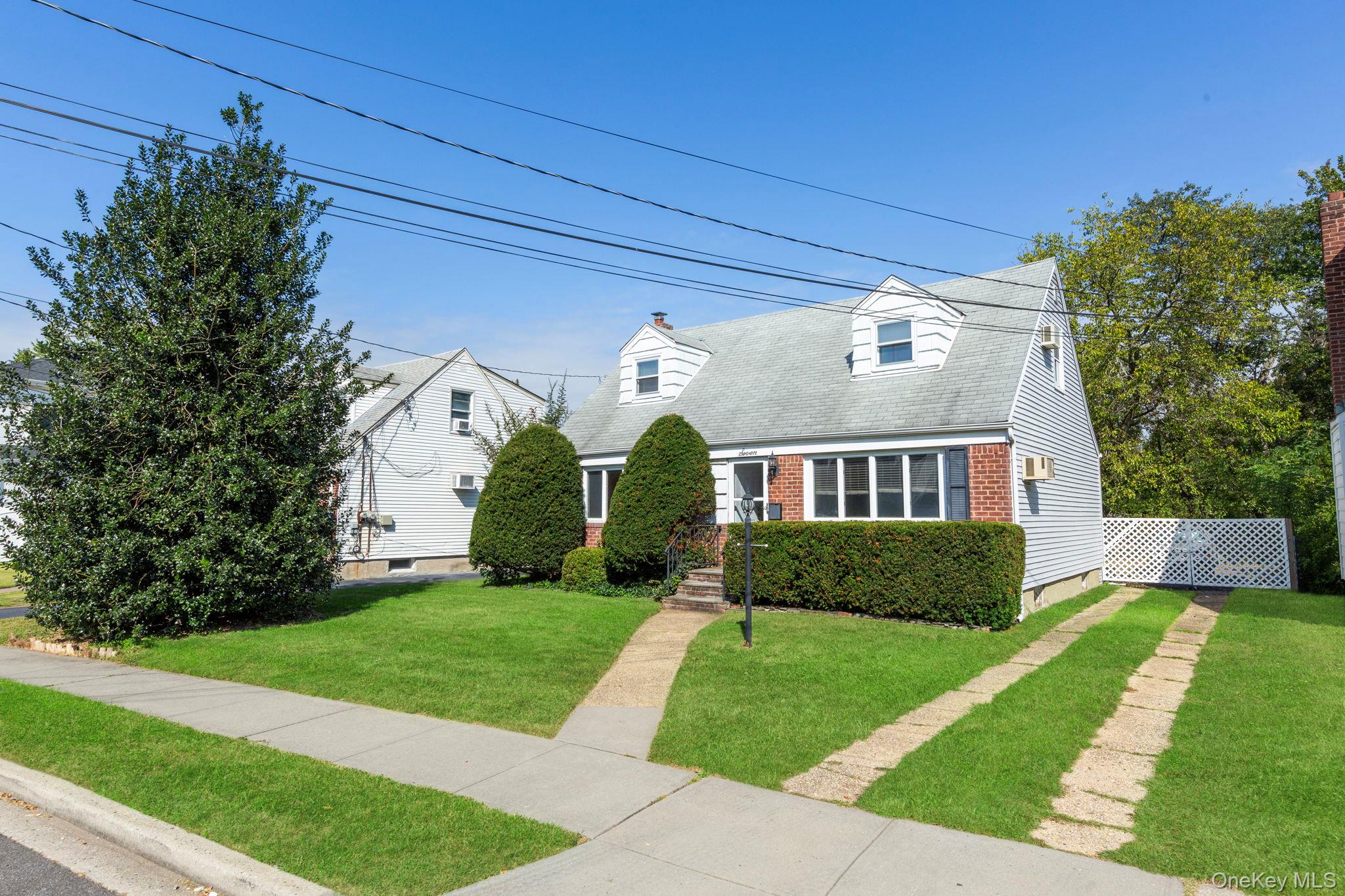 7 Washington Street, Hicksville, NY 11801