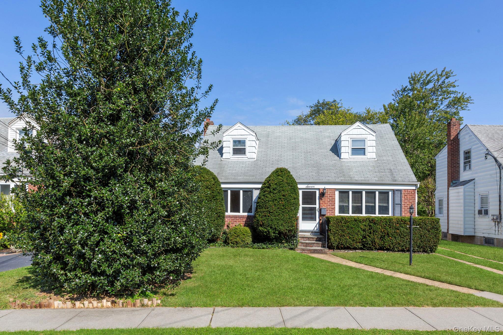 7 Washington Street, Hicksville, NY 11801