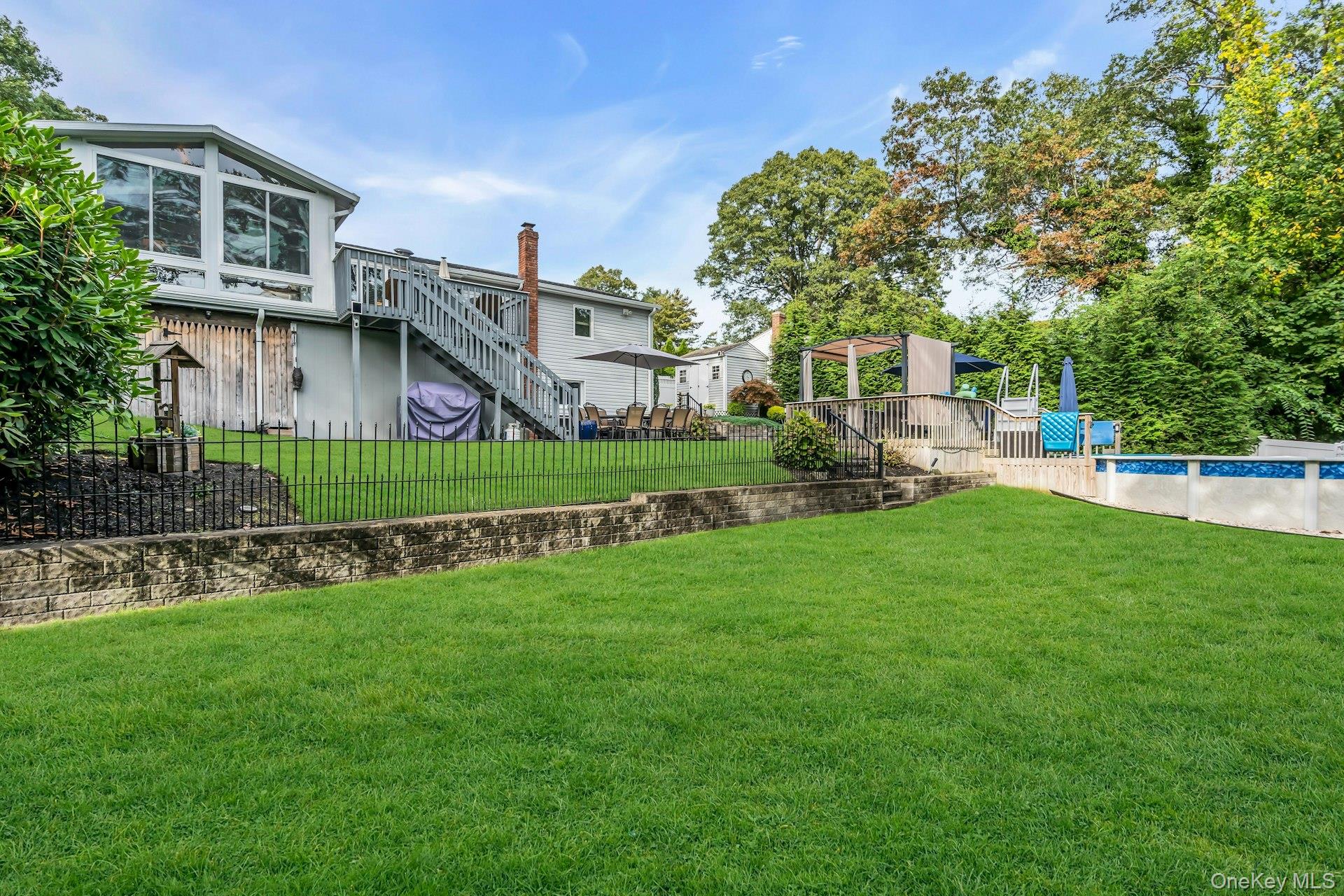 17 Wren Drive, Hauppauge, NY 11788