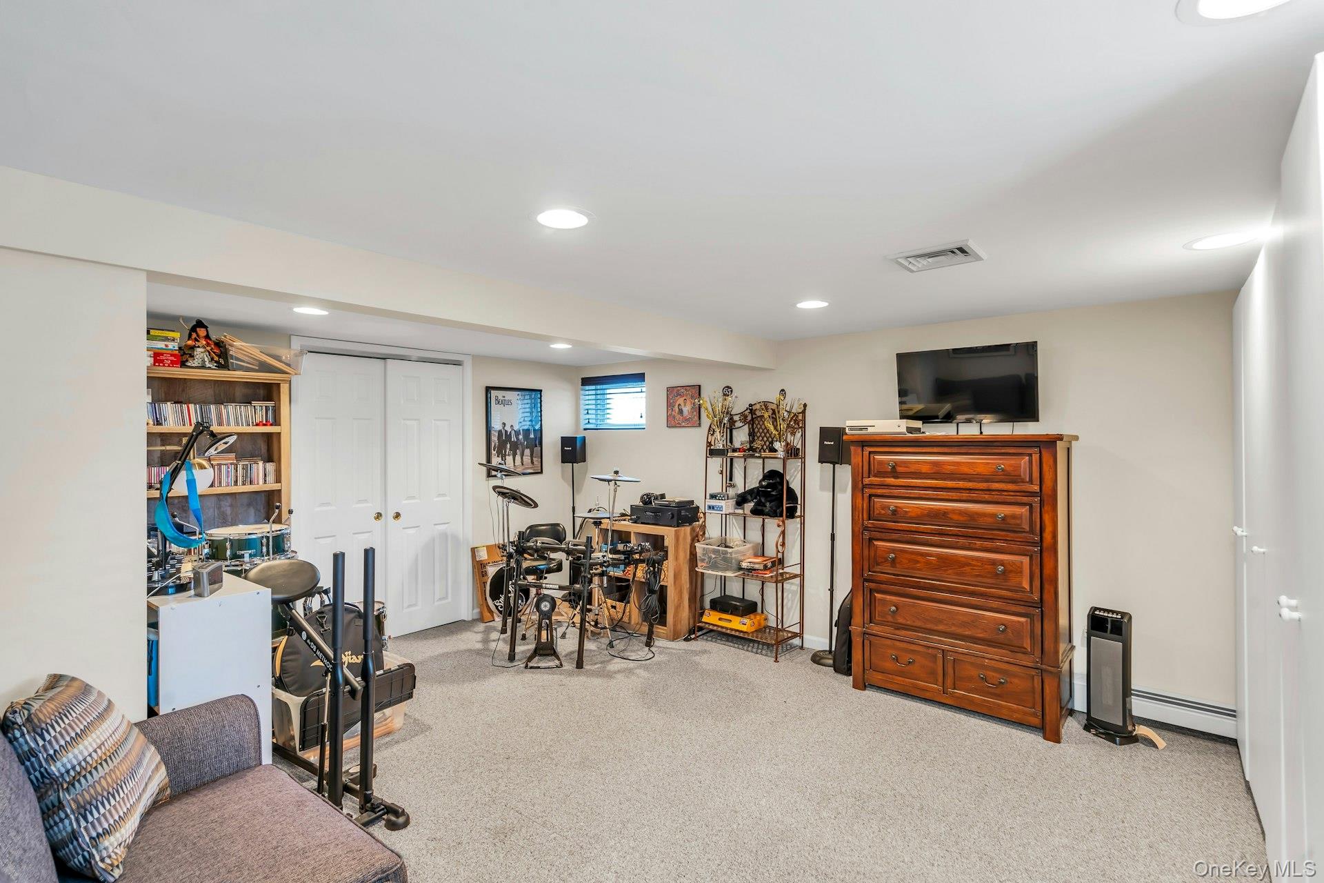 17 Wren Drive, Hauppauge, NY 11788