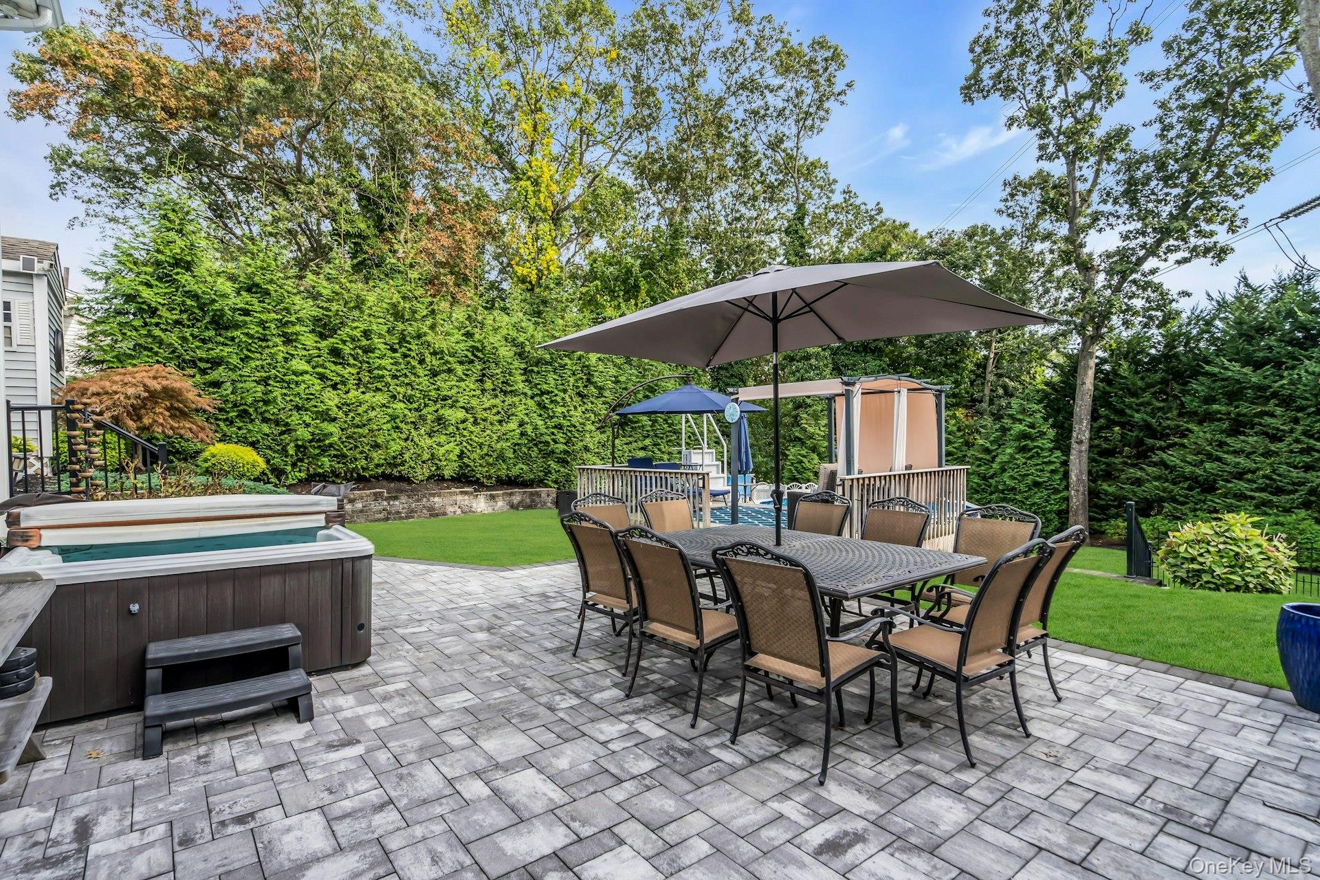 17 Wren Drive, Hauppauge, NY 11788