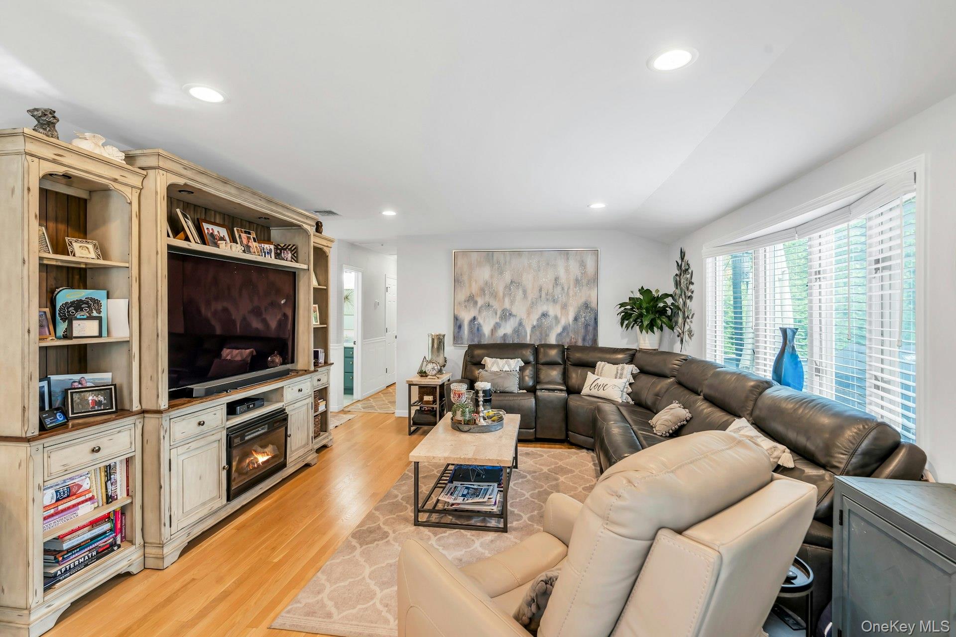 17 Wren Drive, Hauppauge, NY 11788