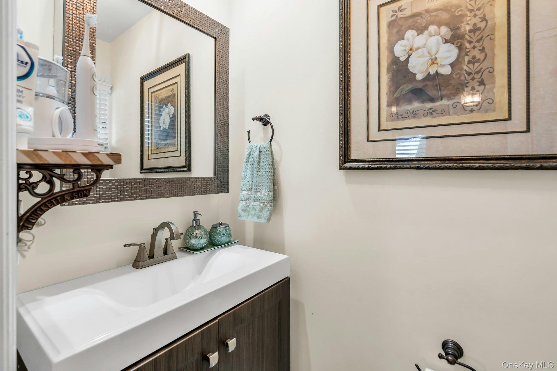 17 Wren Drive, Hauppauge, NY 11788