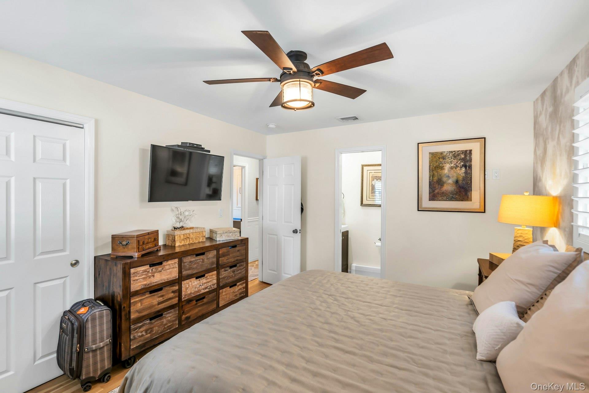 17 Wren Drive, Hauppauge, NY 11788