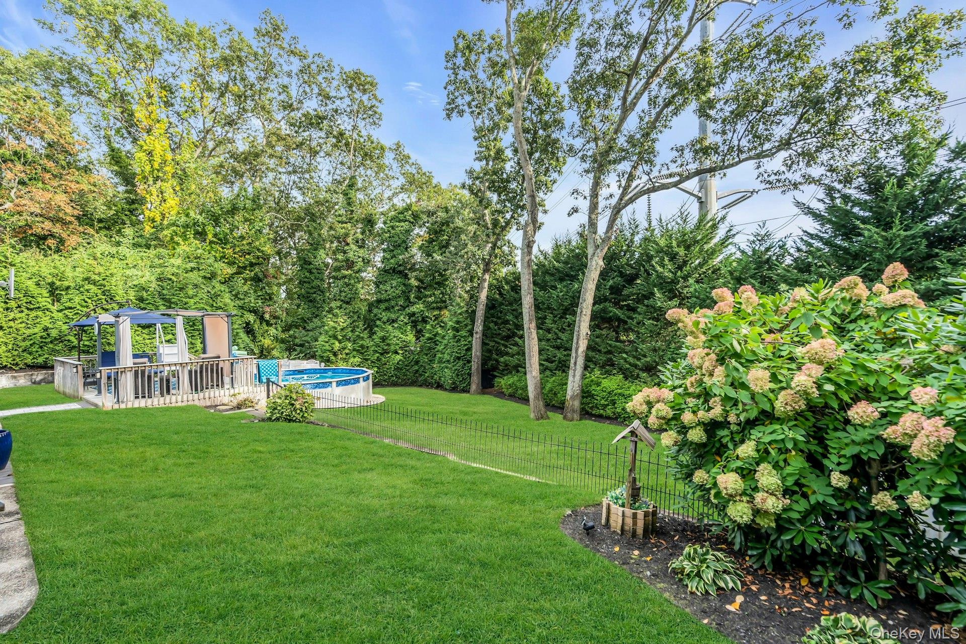 17 Wren Drive, Hauppauge, NY 11788