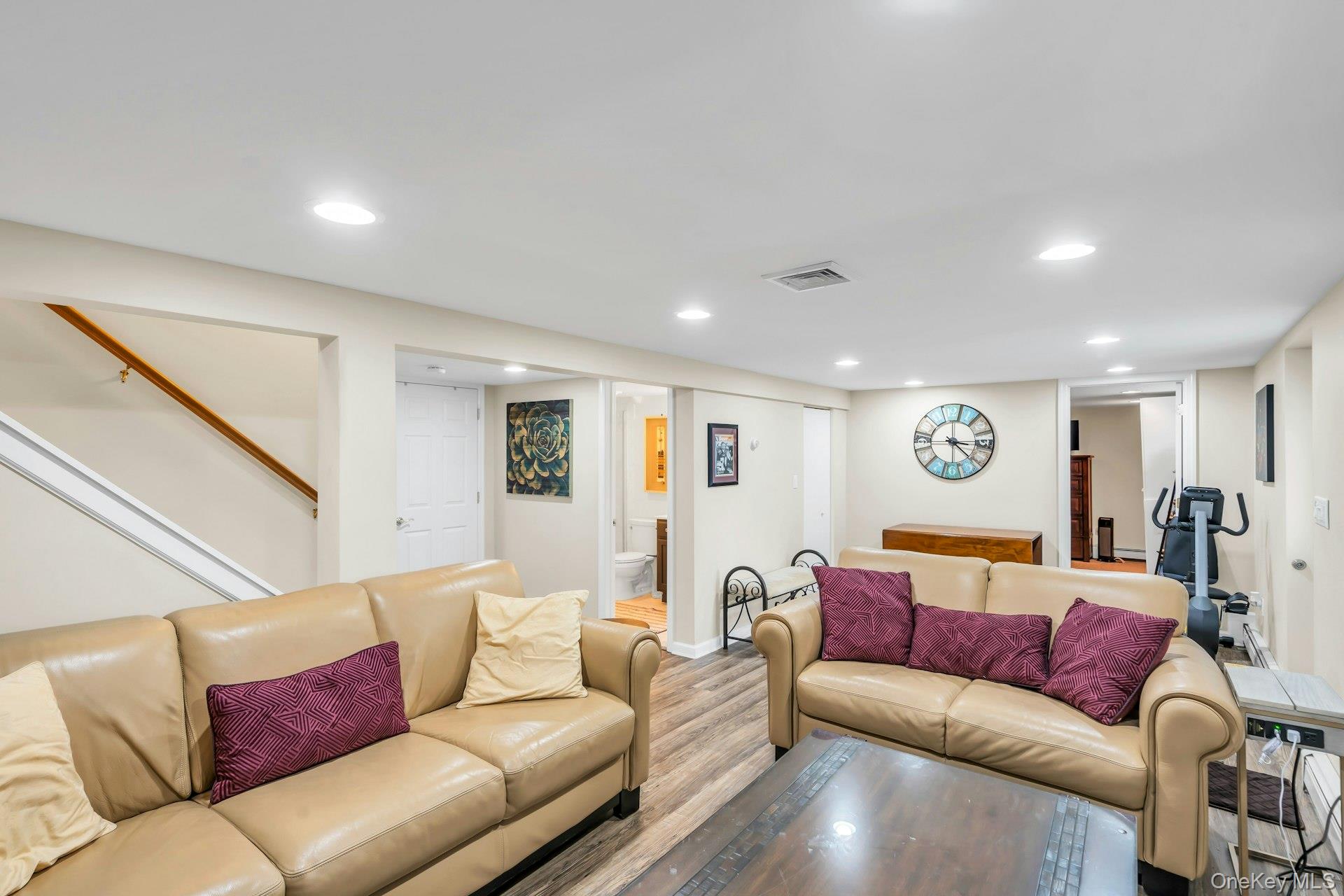 17 Wren Drive, Hauppauge, NY 11788