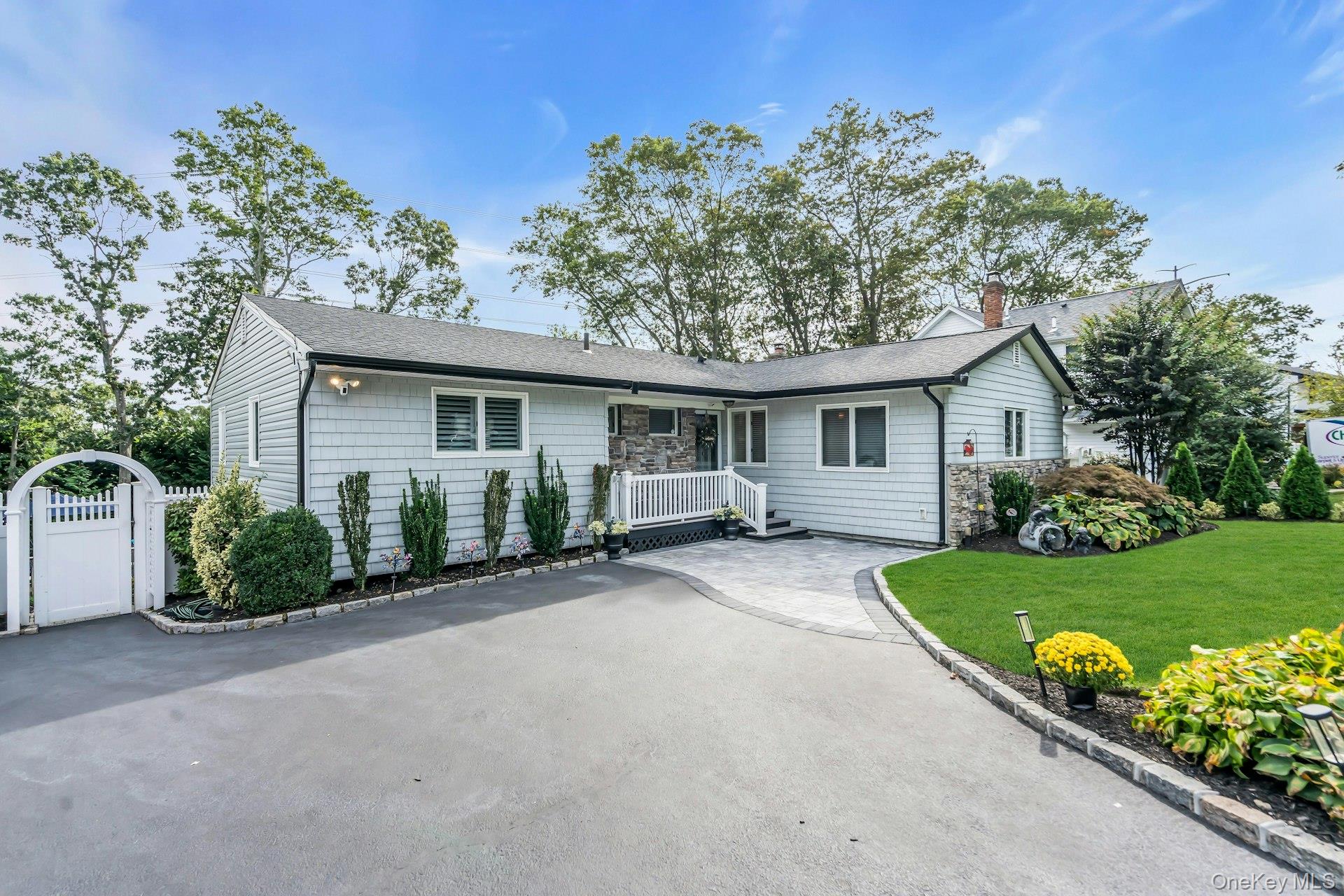 17 Wren Drive, Hauppauge, NY 11788