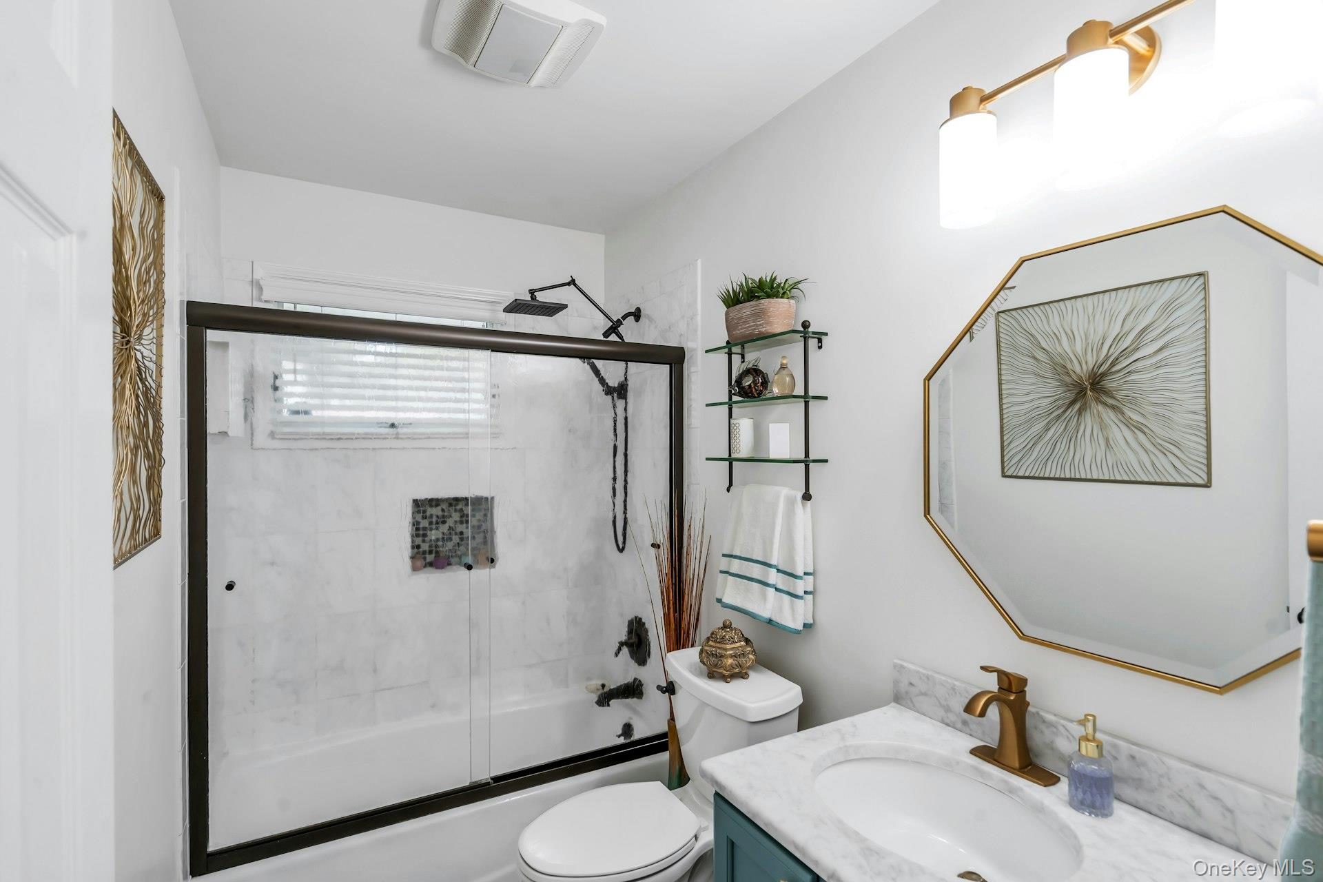 17 Wren Drive, Hauppauge, NY 11788