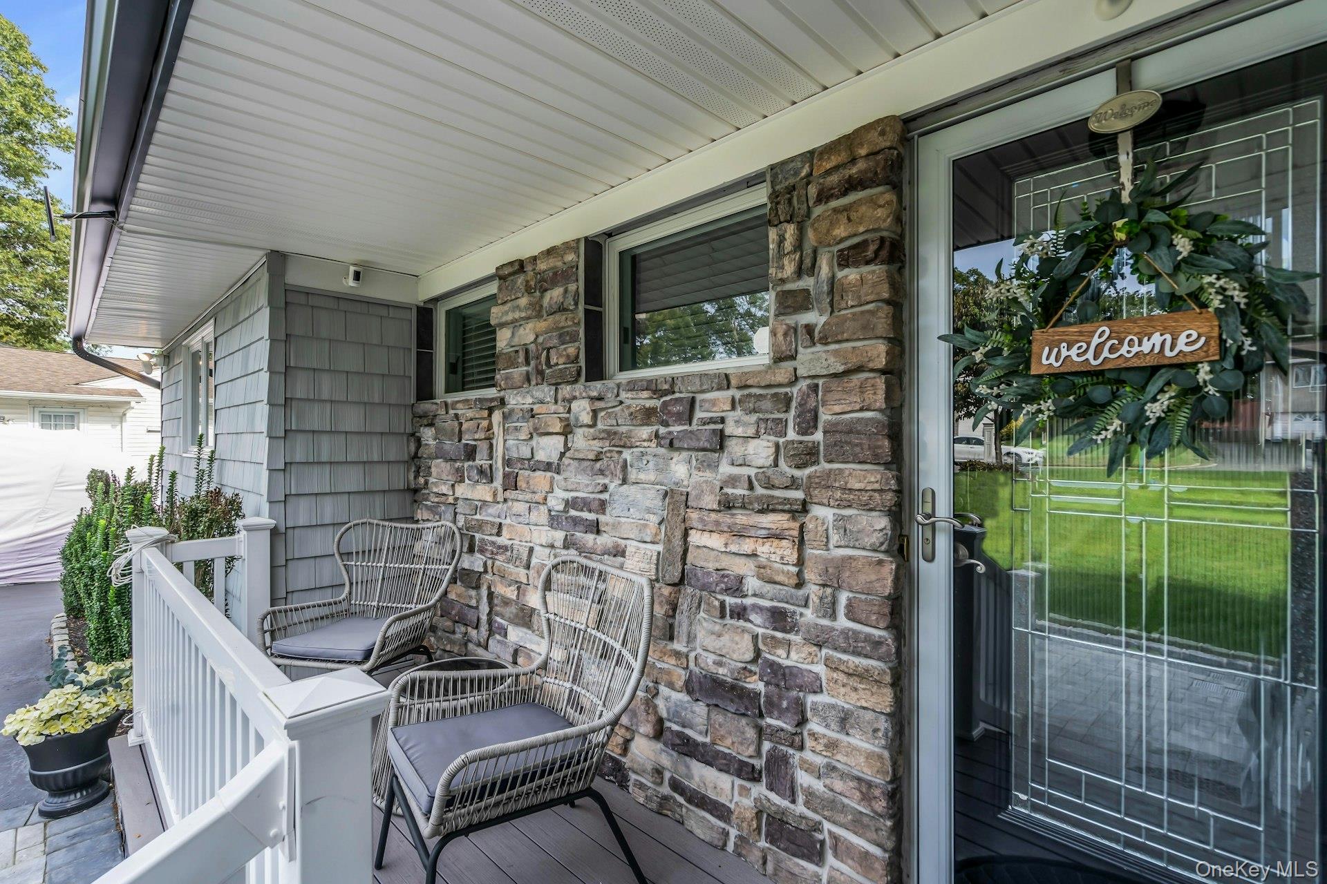 17 Wren Drive, Hauppauge, NY 11788