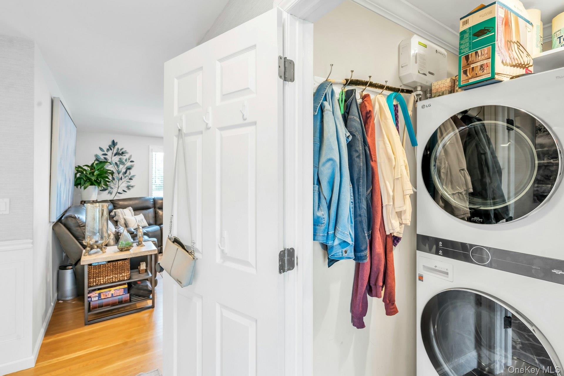 17 Wren Drive, Hauppauge, NY 11788