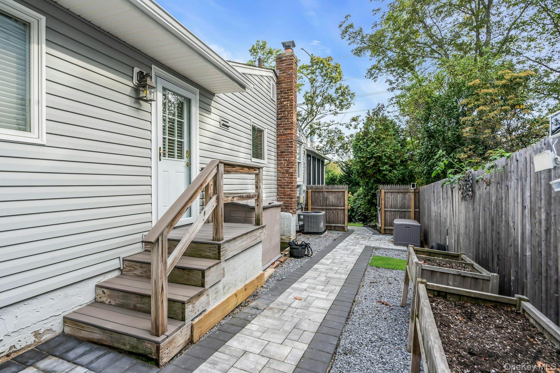 17 Wren Drive, Hauppauge, NY 11788