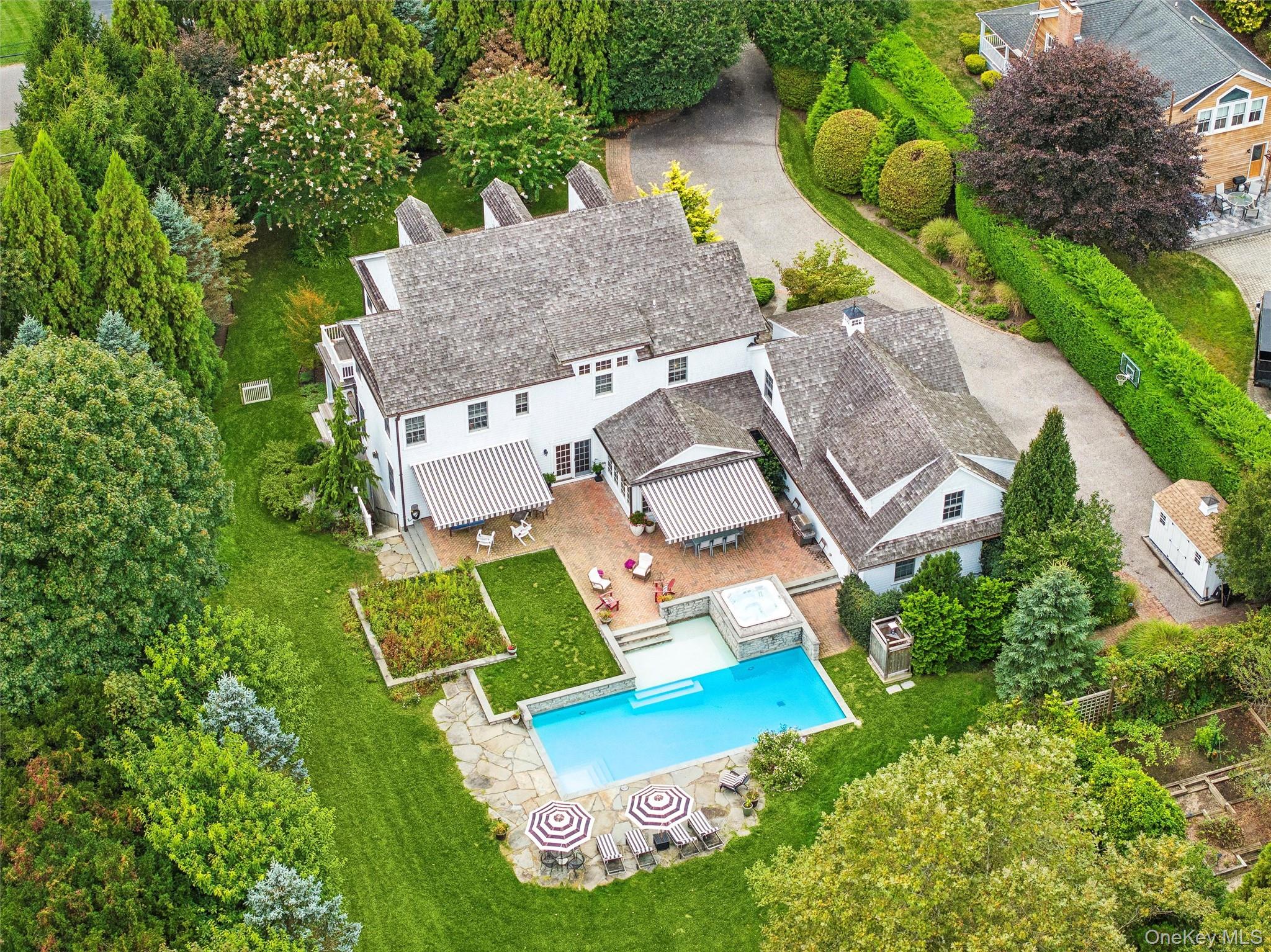 31 Paquatuck Avenue, East Moriches, NY 11940