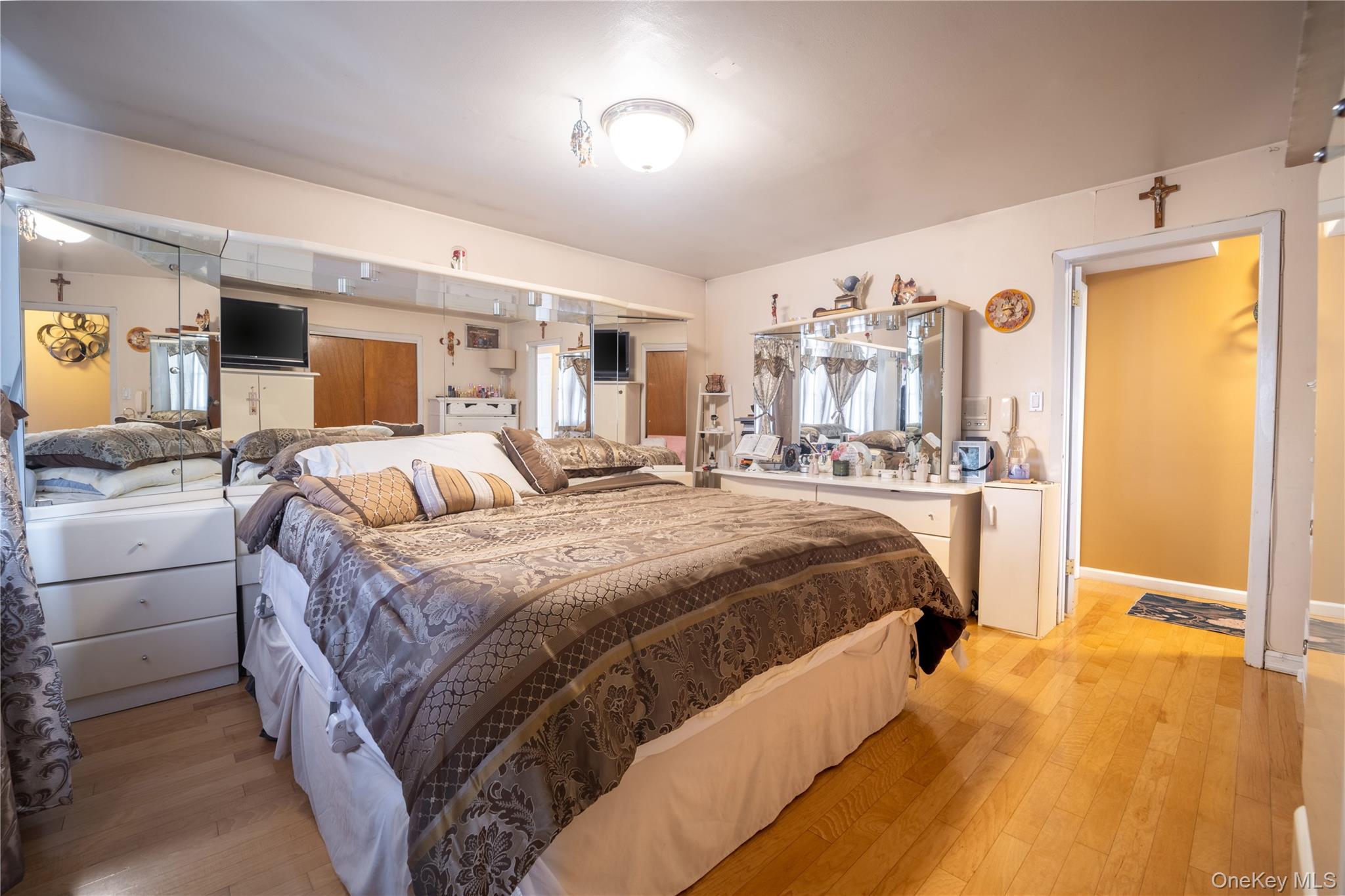 3252 Waterbury Avenue, Bronx, NY 10465