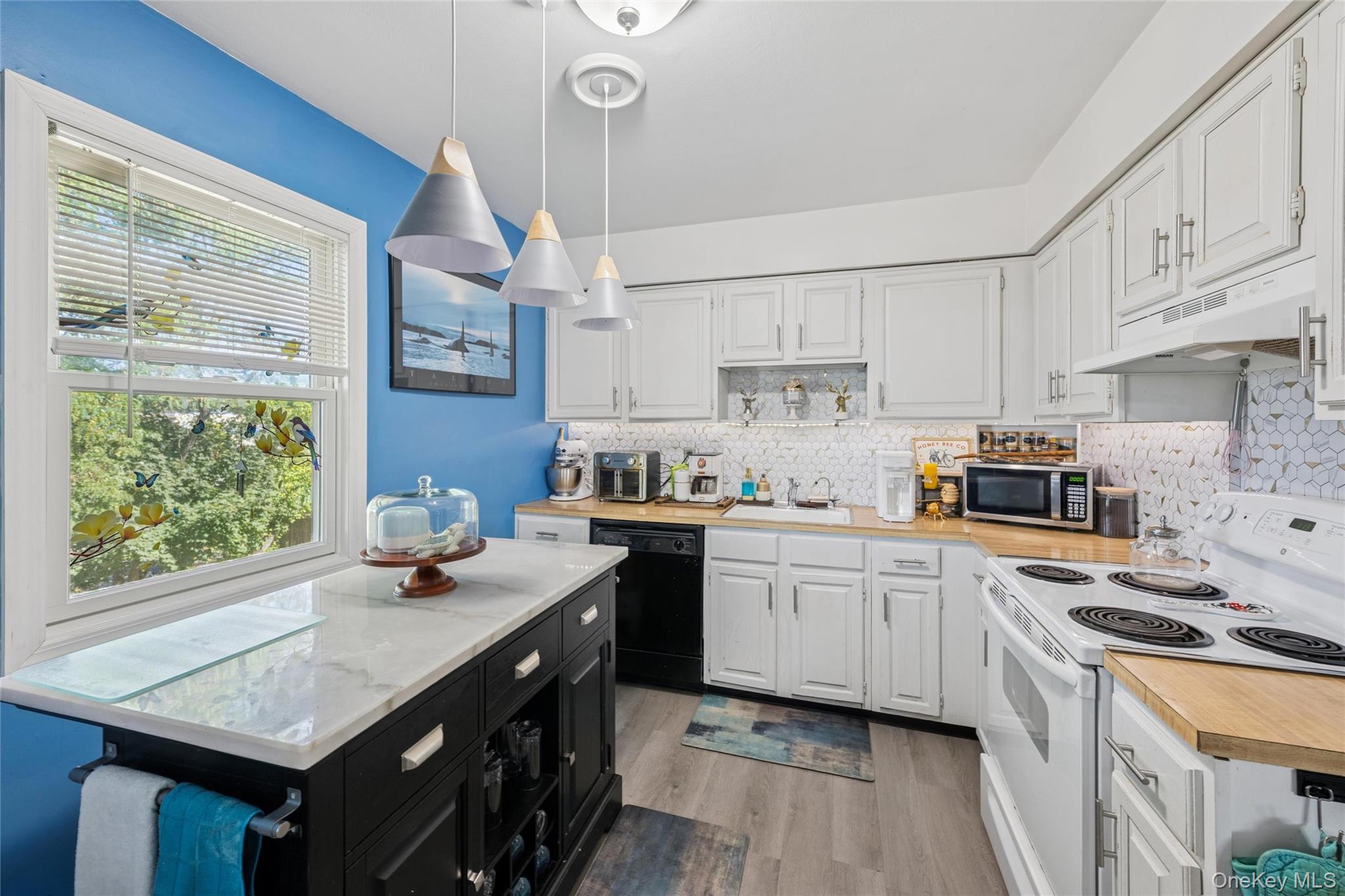 622 Old Country Road, Plainview, NY 11803