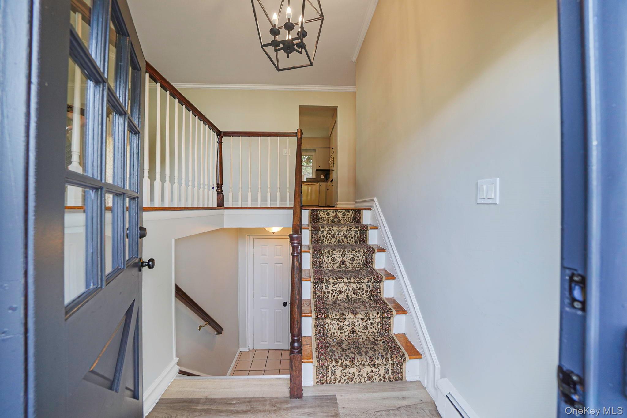 6 Stuyvesant Road, Oakdale, NY 11769