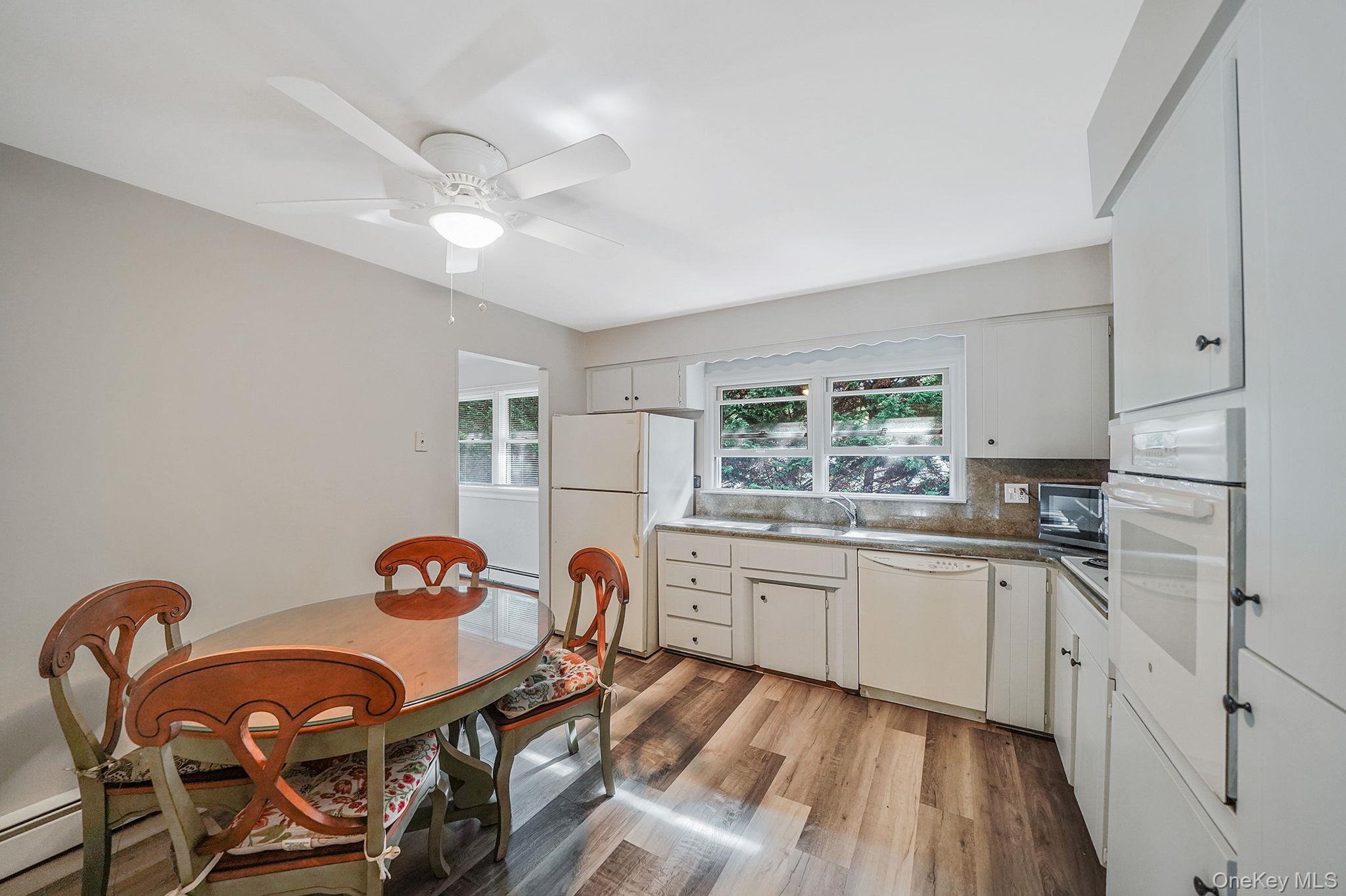 6 Stuyvesant Road, Oakdale, NY 11769