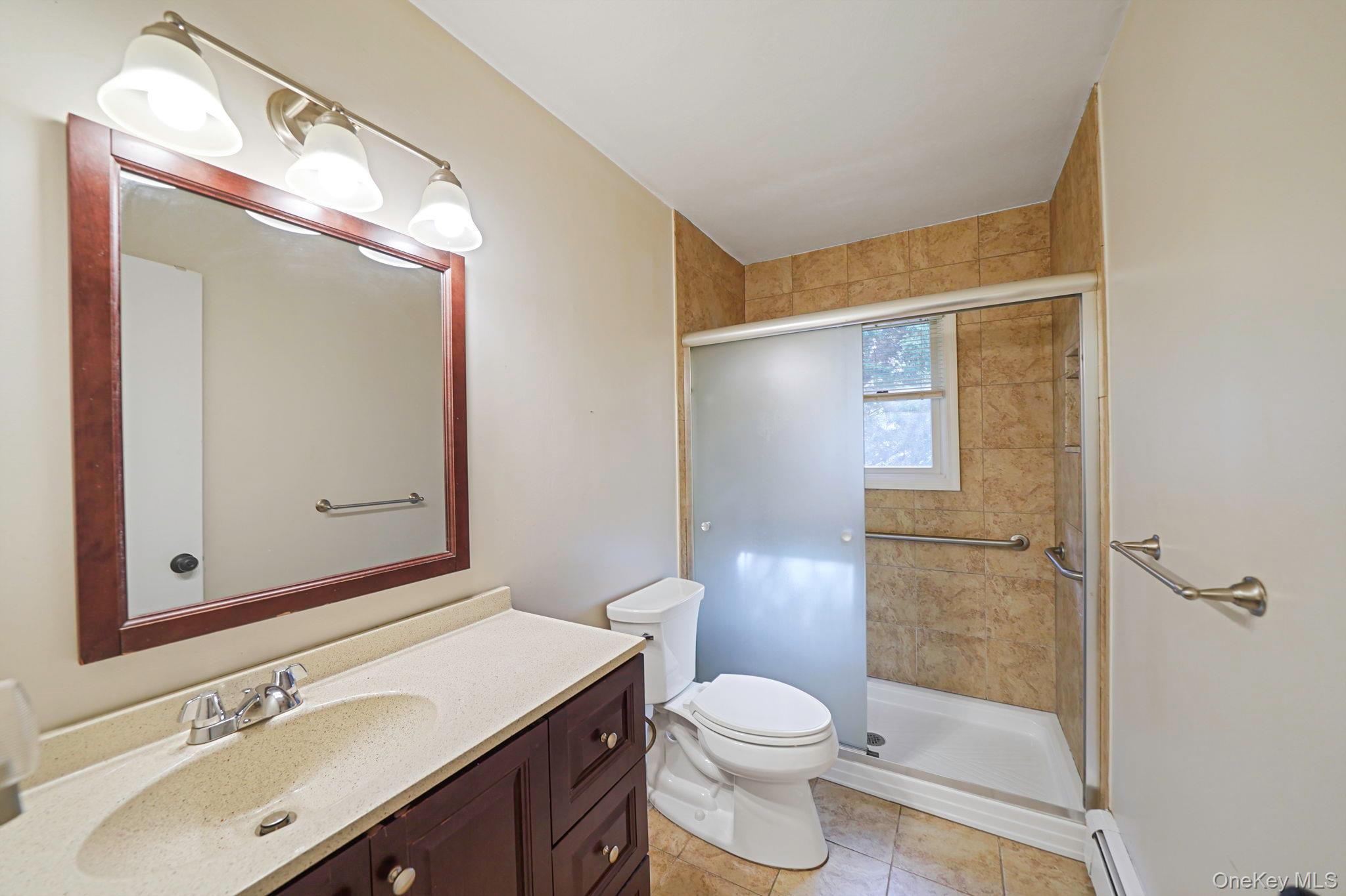 6 Stuyvesant Road, Oakdale, NY 11769