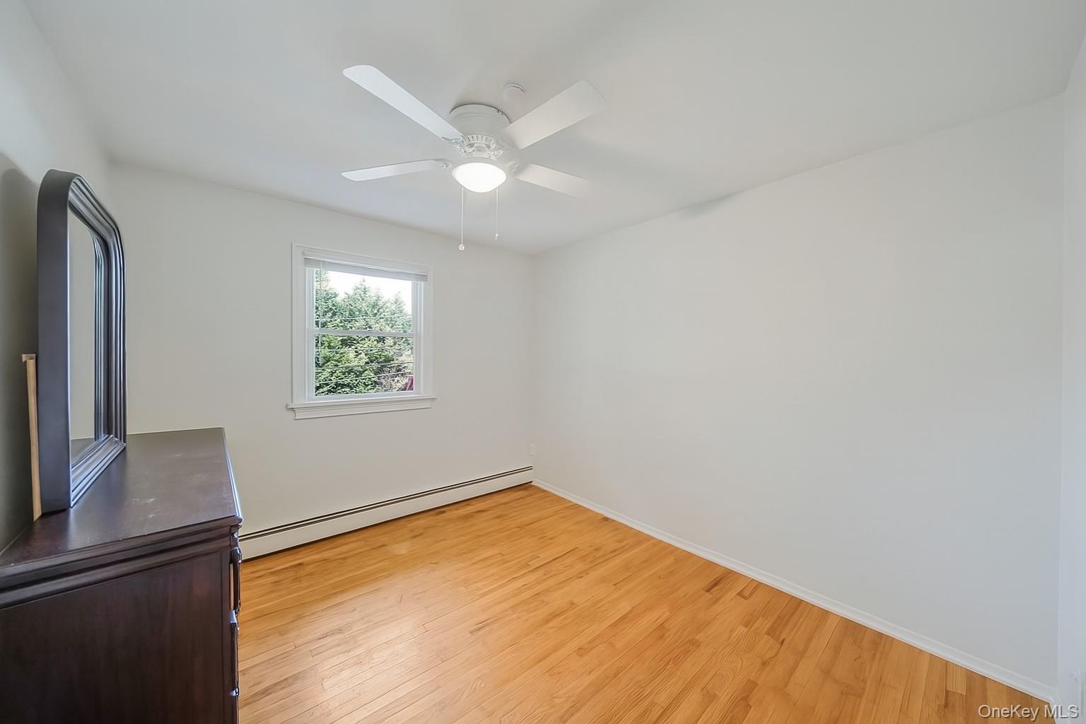 6 Stuyvesant Road, Oakdale, NY 11769