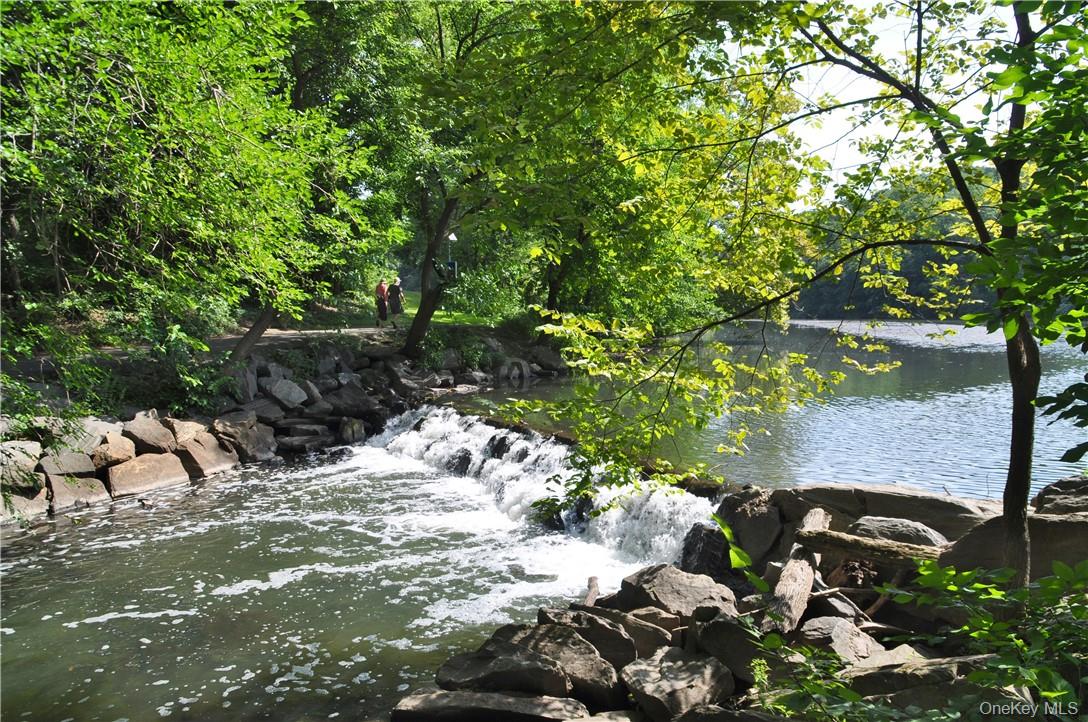 270 Bronxville Road # B43, Bronxville, NY 10708