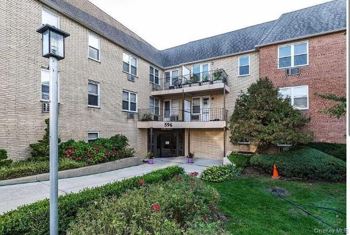 596 Broadway # 16B, Lynbrook, NY 11563