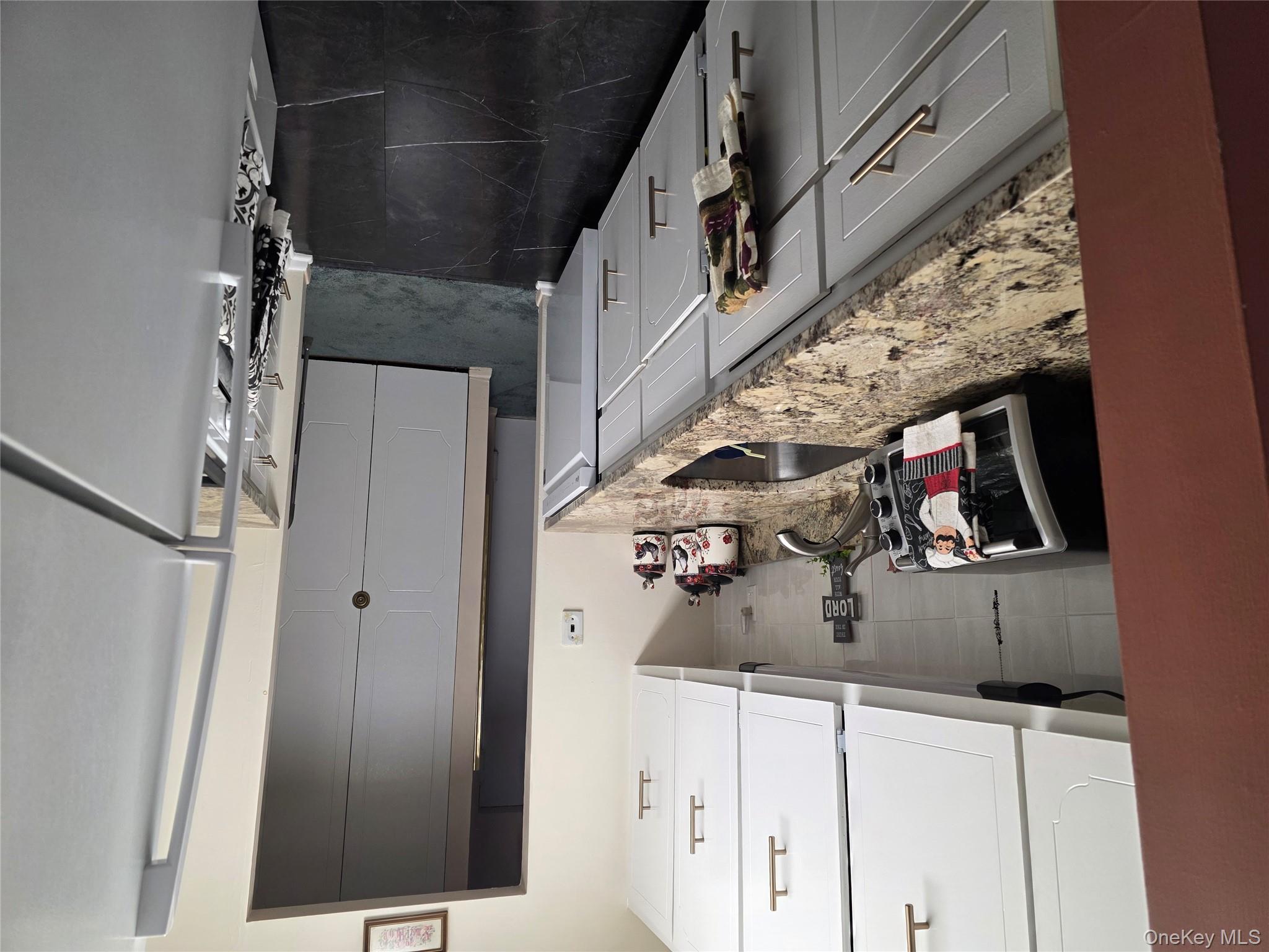 596 Broadway # 16B, Lynbrook, NY 11563