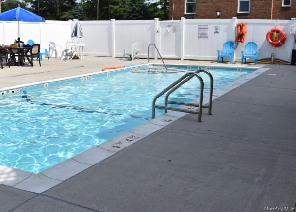 596 Broadway # 16B, Lynbrook, NY 11563