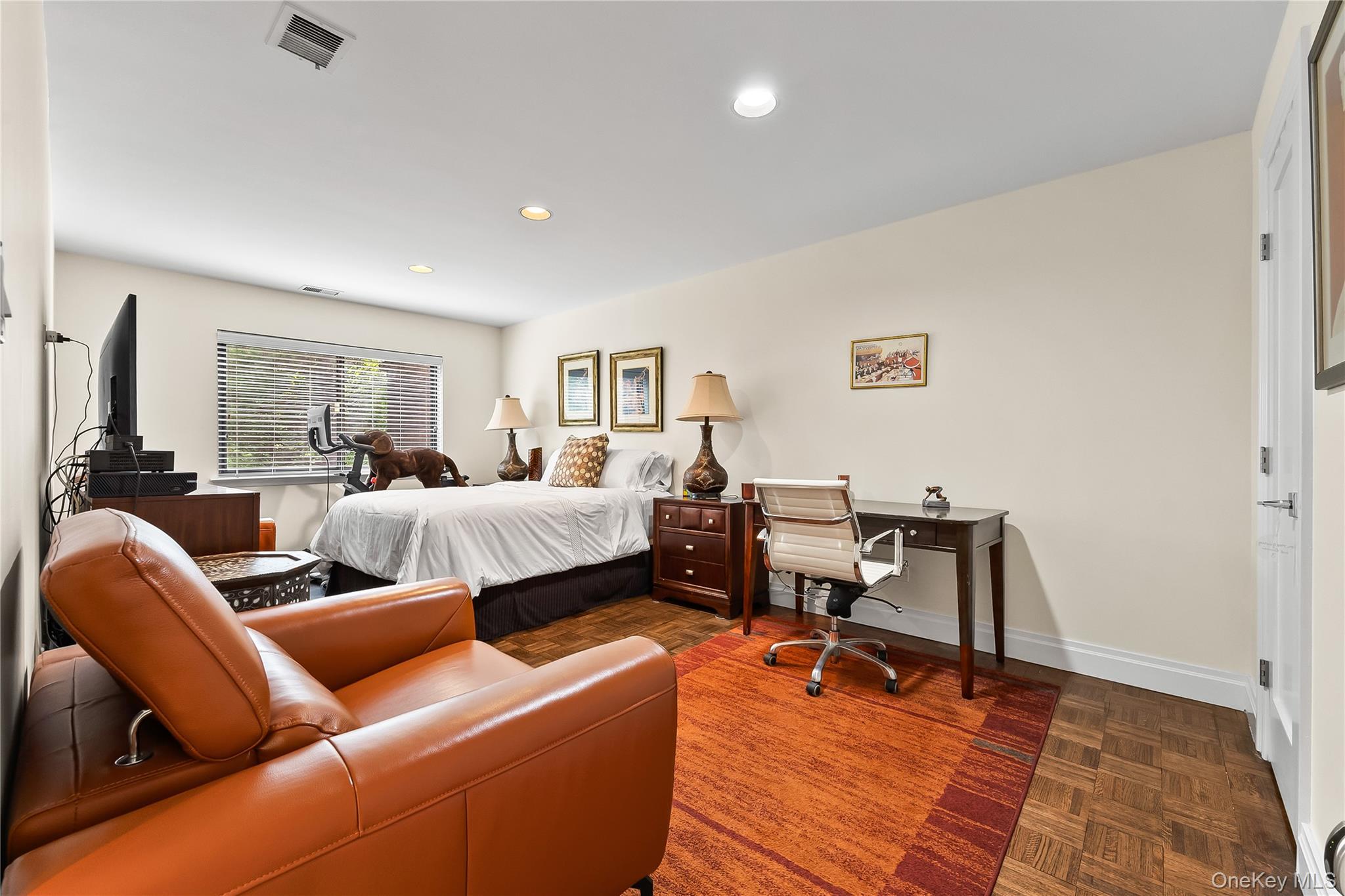 41 Fox Ridge, Roslyn, NY 11576