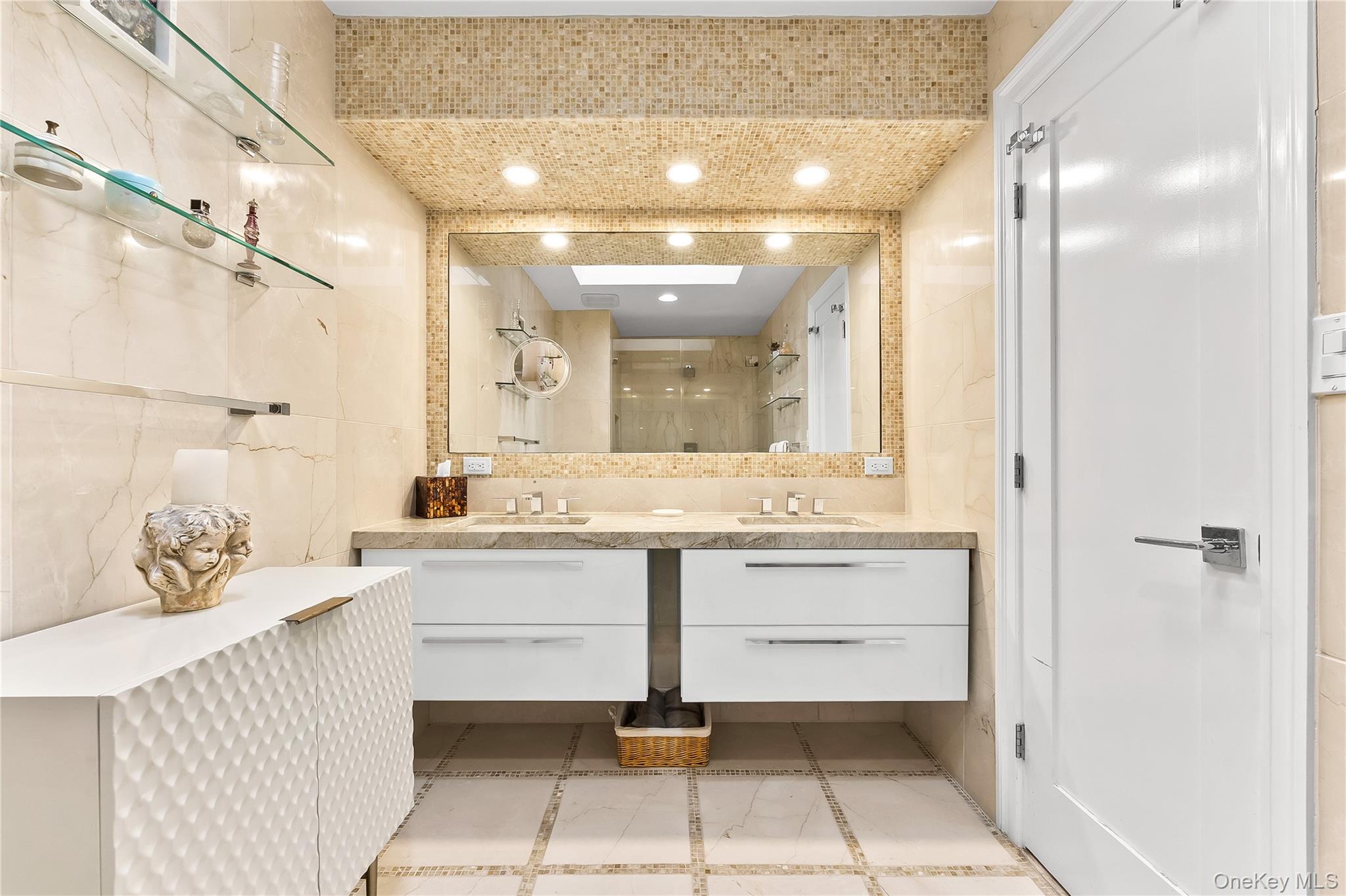 41 Fox Ridge, Roslyn, NY 11576