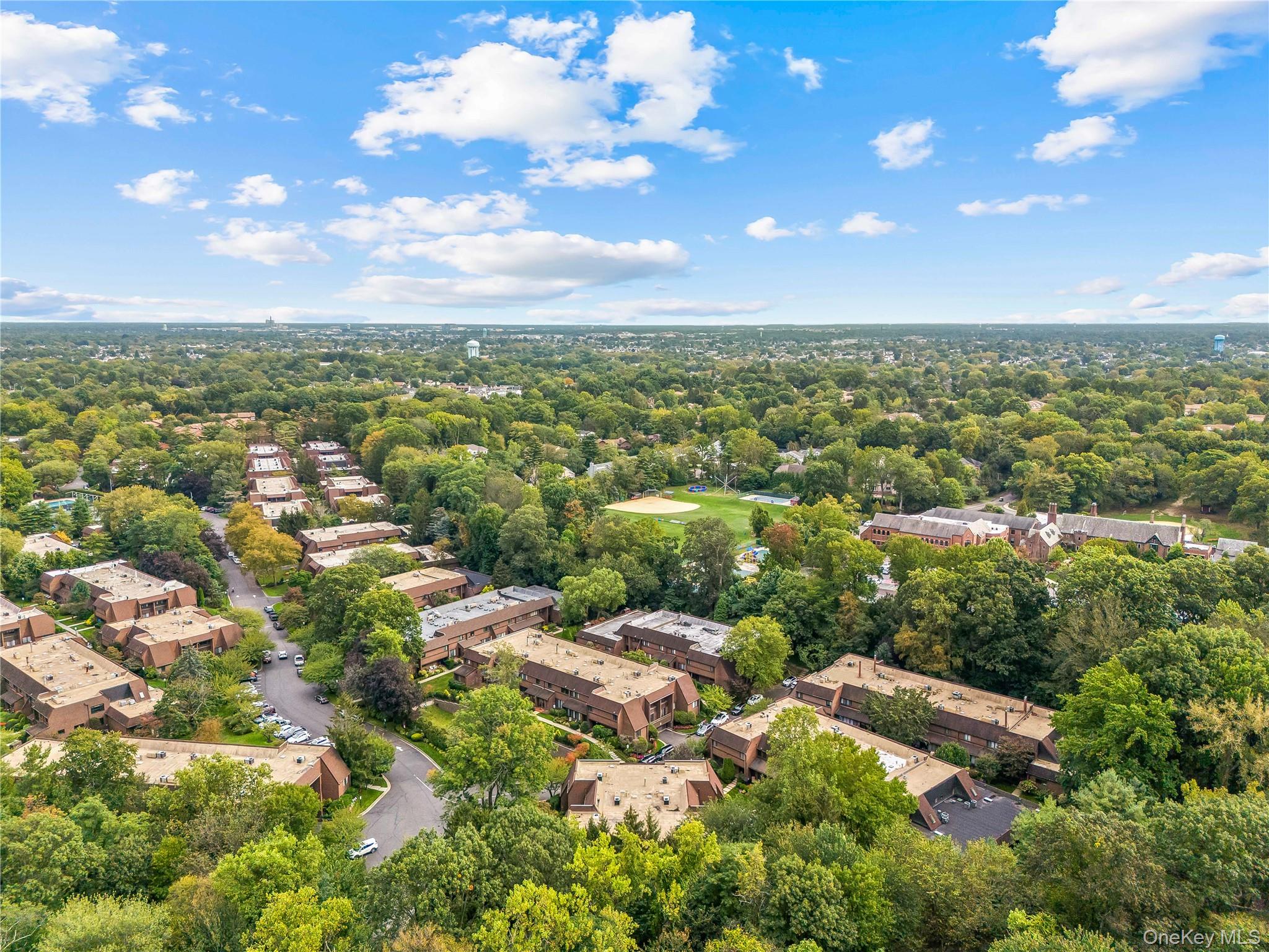 41 Fox Ridge, Roslyn, NY 11576