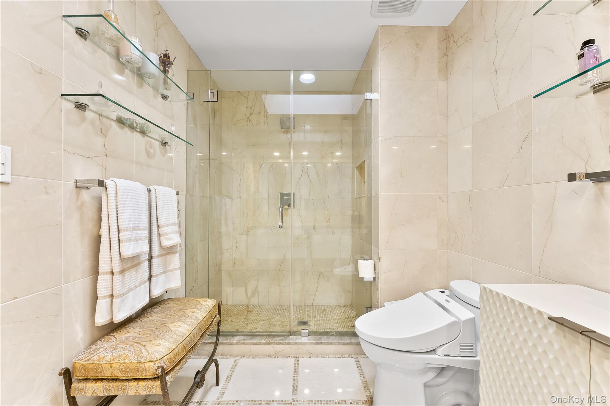 41 Fox Ridge, Roslyn, NY 11576