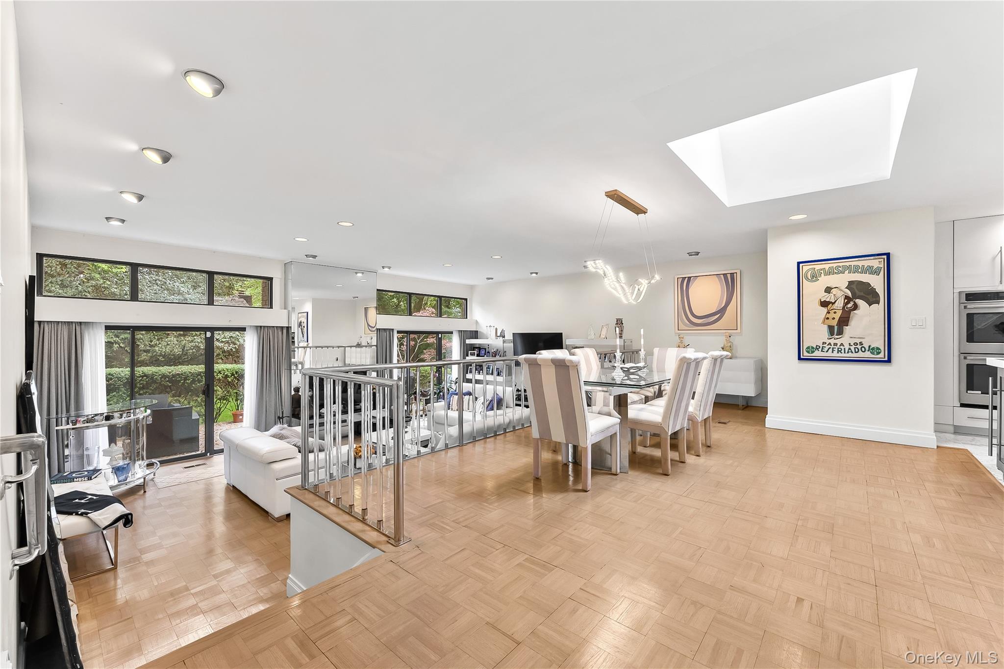 41 Fox Ridge, Roslyn, NY 11576