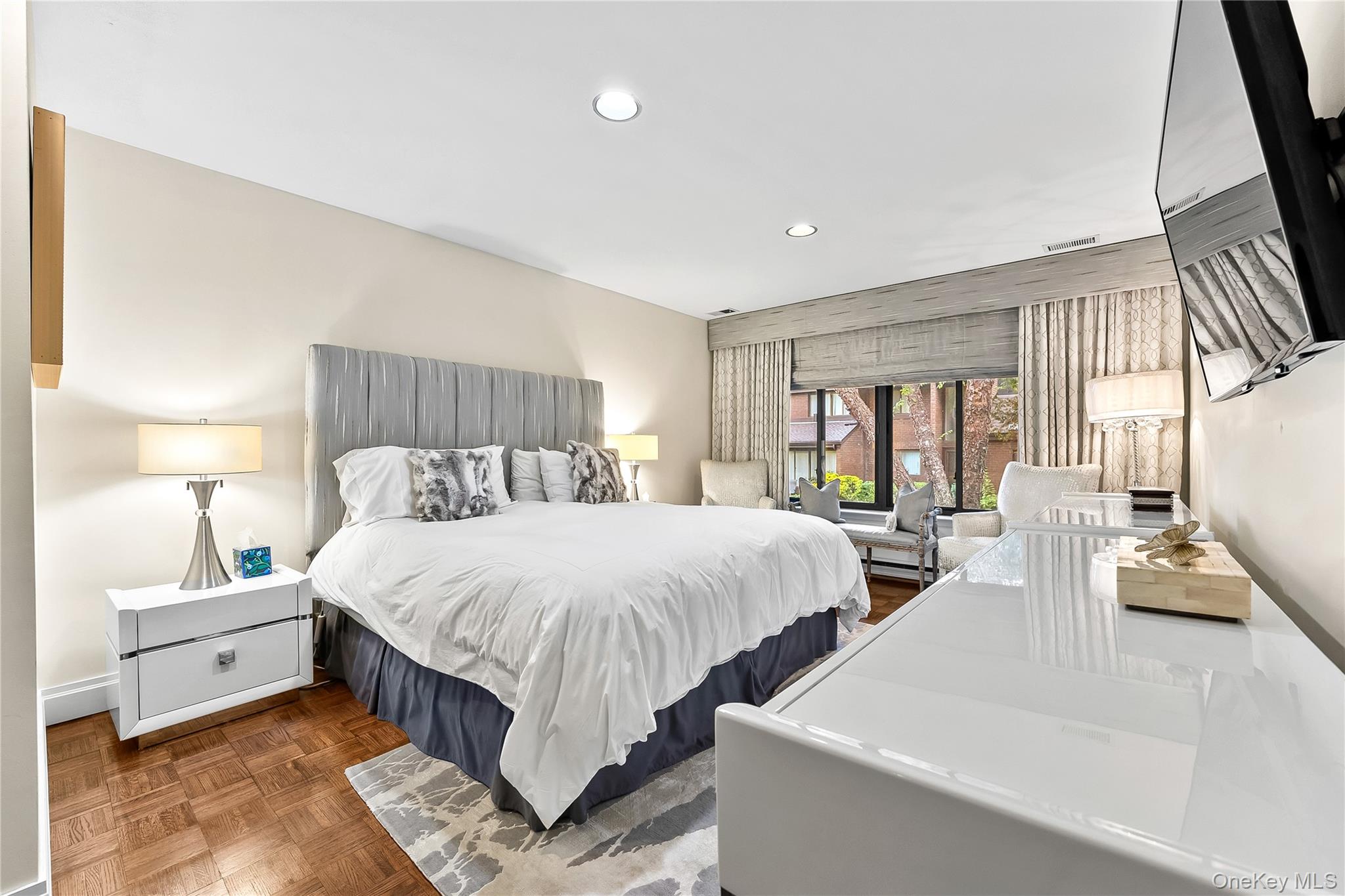 41 Fox Ridge, Roslyn, NY 11576