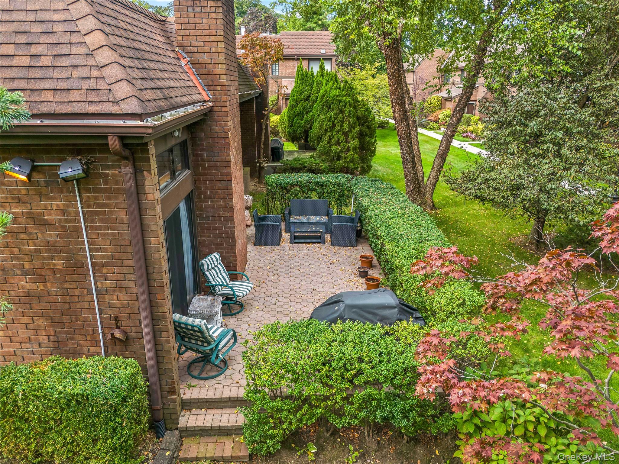 41 Fox Ridge, Roslyn, NY 11576